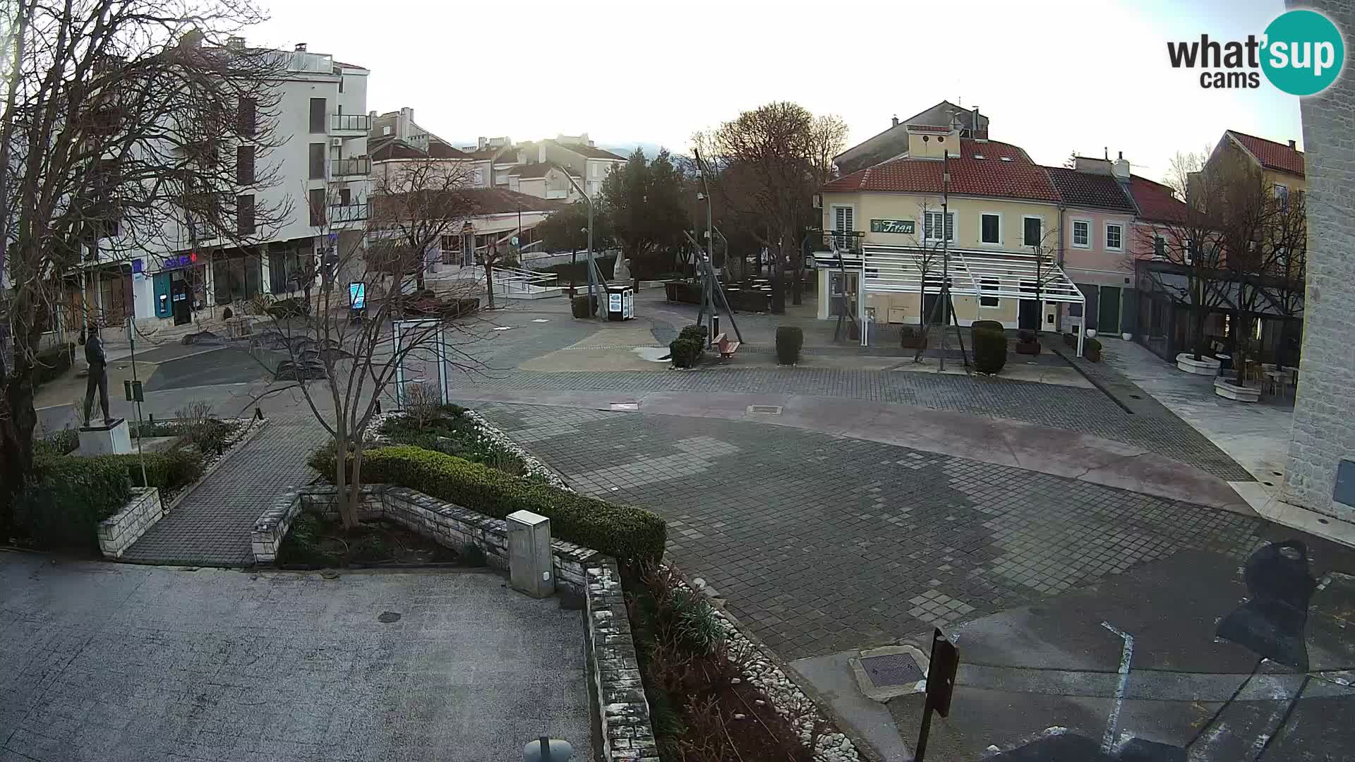 Webcam live – Novi Vinodolski – Main street Hrvatskih Branitelja