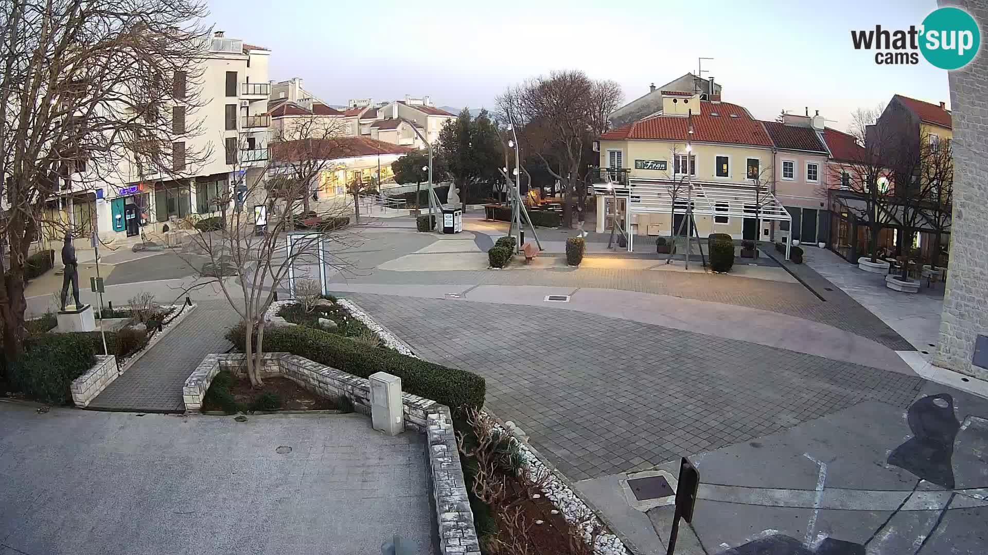 Webcam live – Novi Vinodolski – Main street Hrvatskih Branitelja