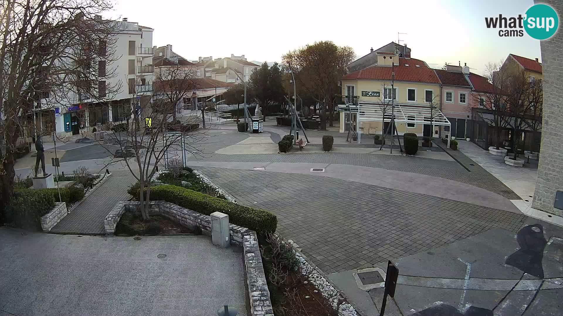 Webcam live – Novi Vinodolski – Main street Hrvatskih Branitelja
