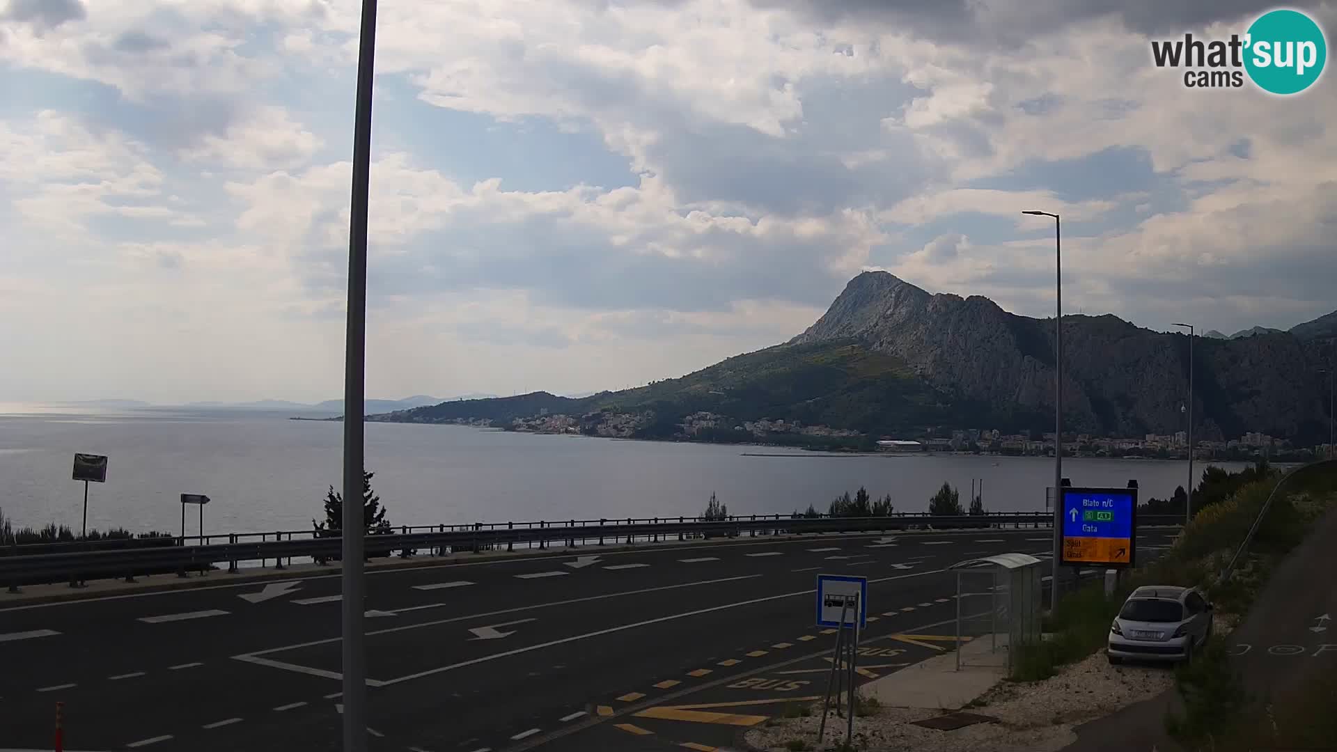 Kamera Omiš – Pogled na mesto in ustje reke Cetina