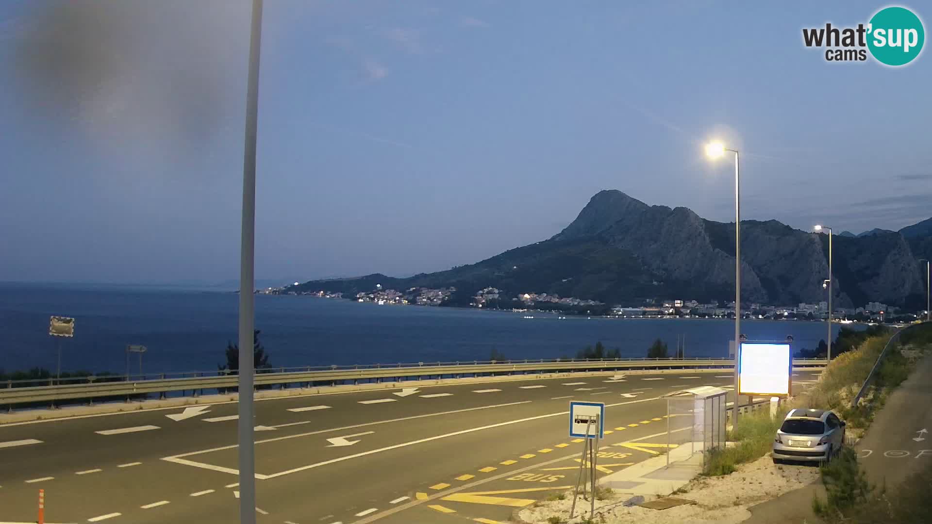 Webcam Omiš – Panorama della città e la foce del fiume Cetina