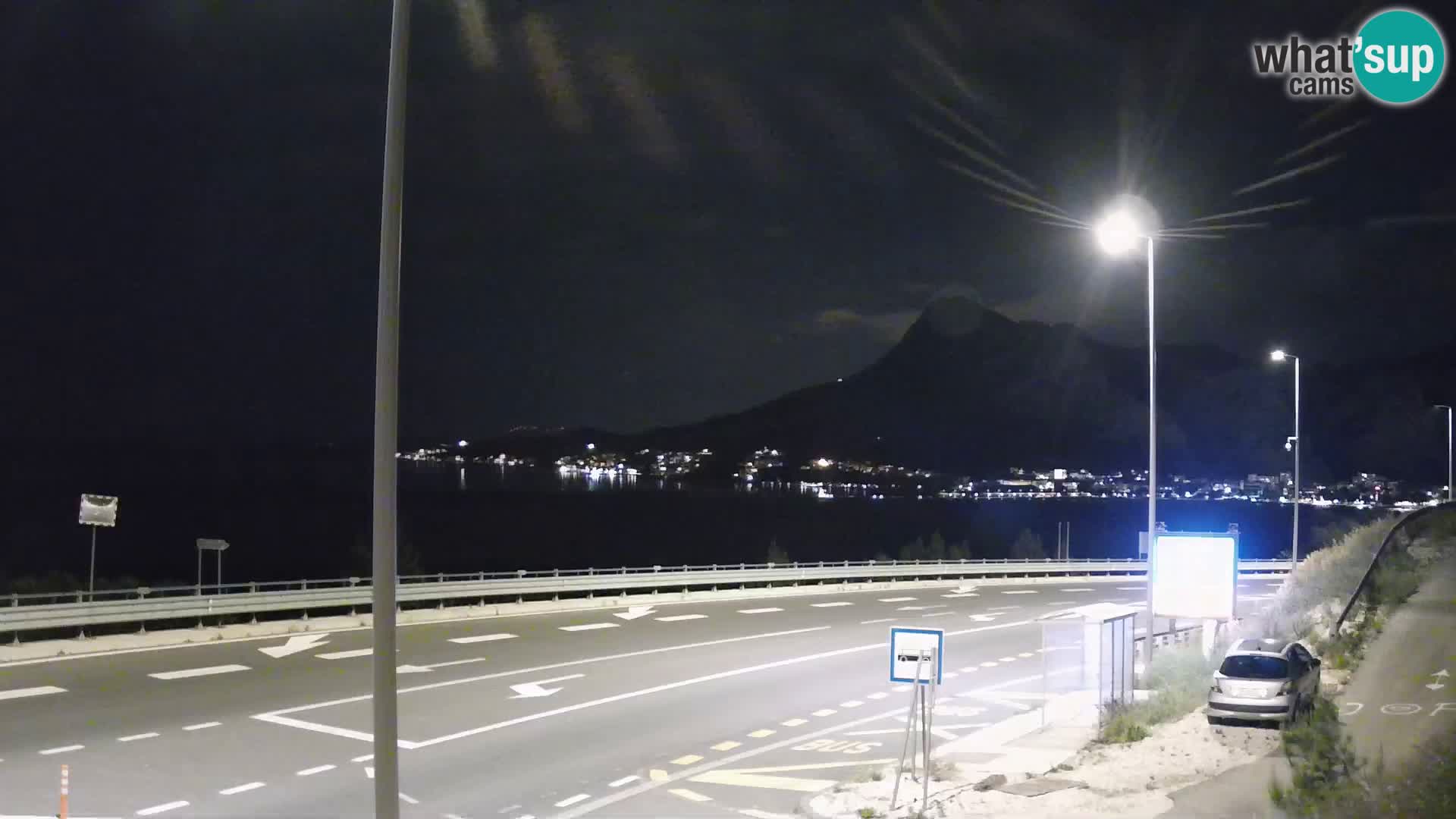 Kamera Omiš – Pogled na mesto in ustje reke Cetina