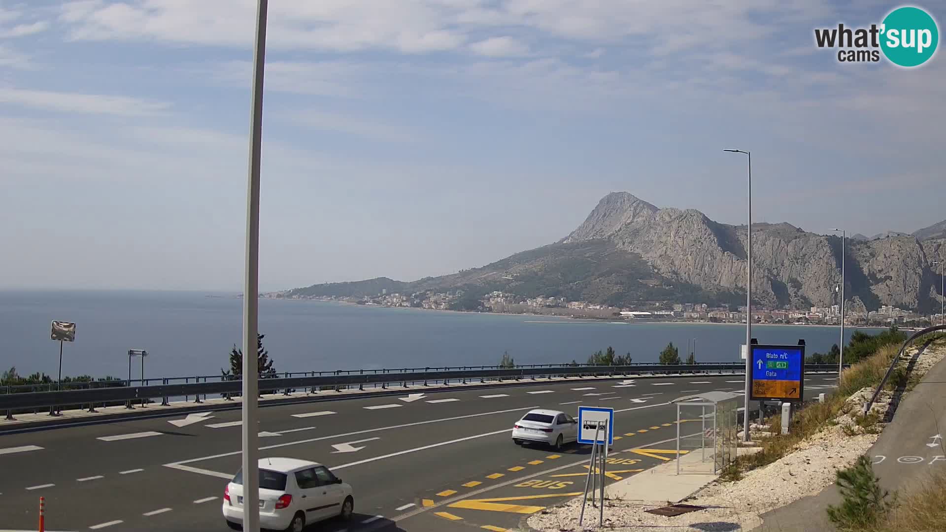 Web kamera Omiš – Pogled grada i ušće Cetine