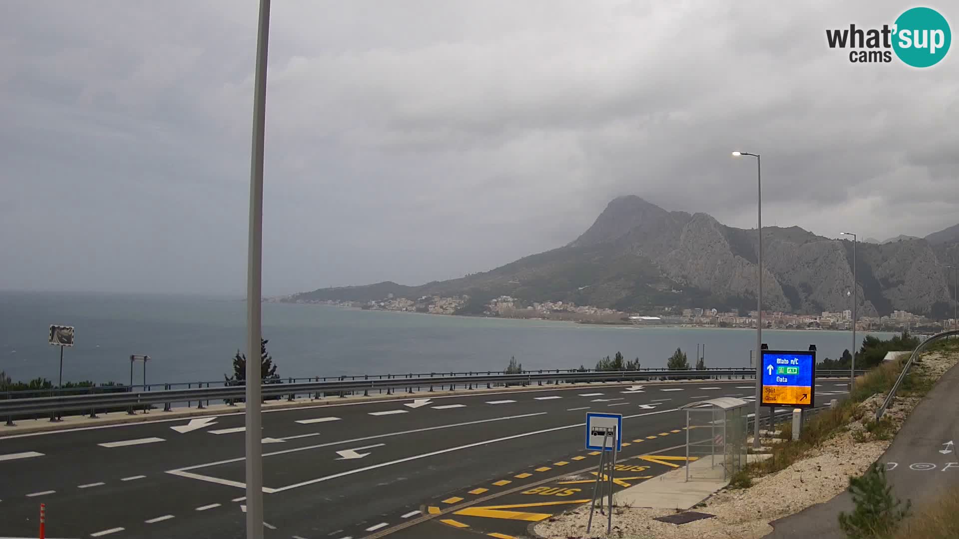 Webcam Omiš – Panorama della città e la foce del fiume Cetina