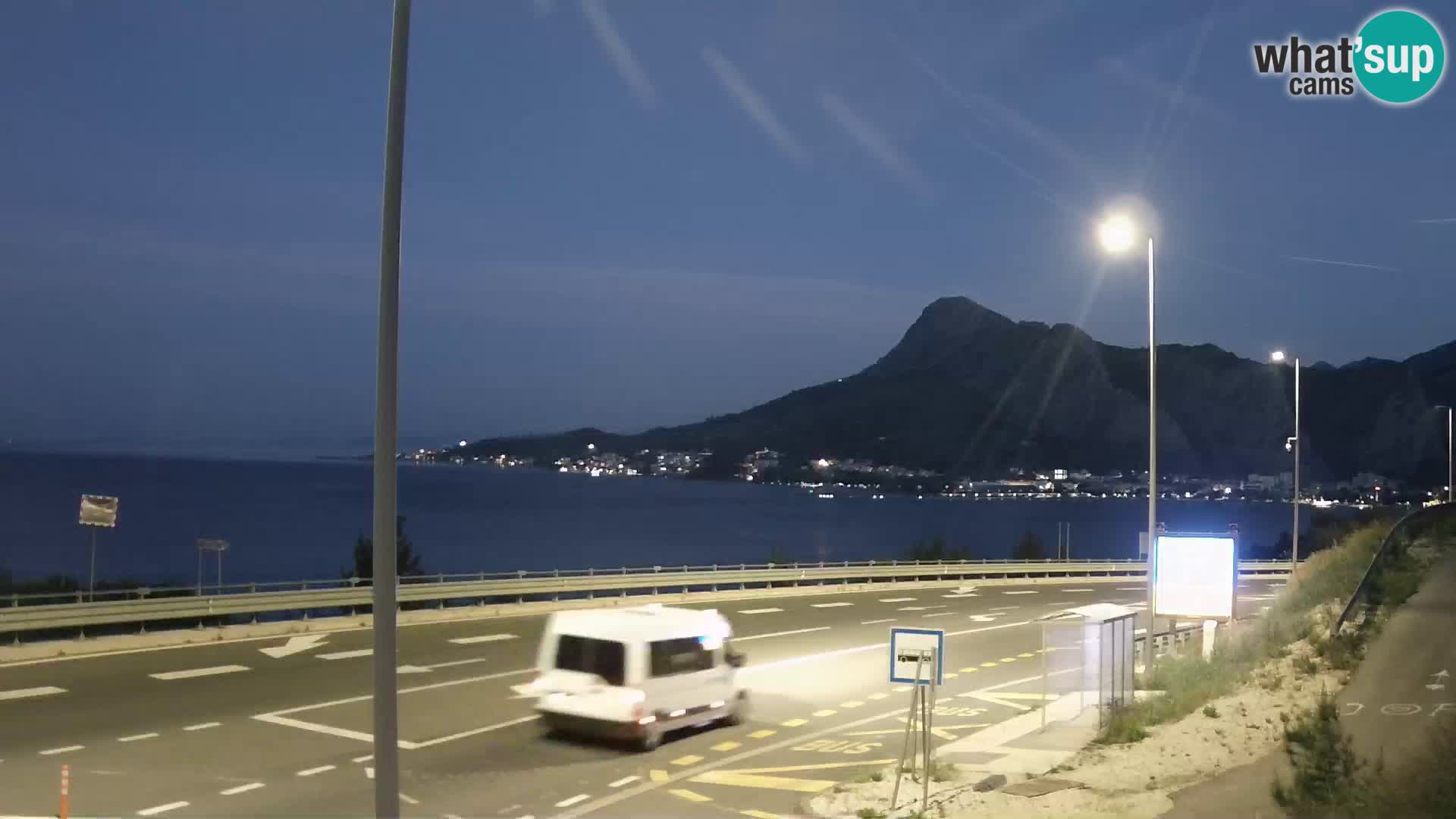 Kamera Omiš – Pogled na mesto in ustje reke Cetina