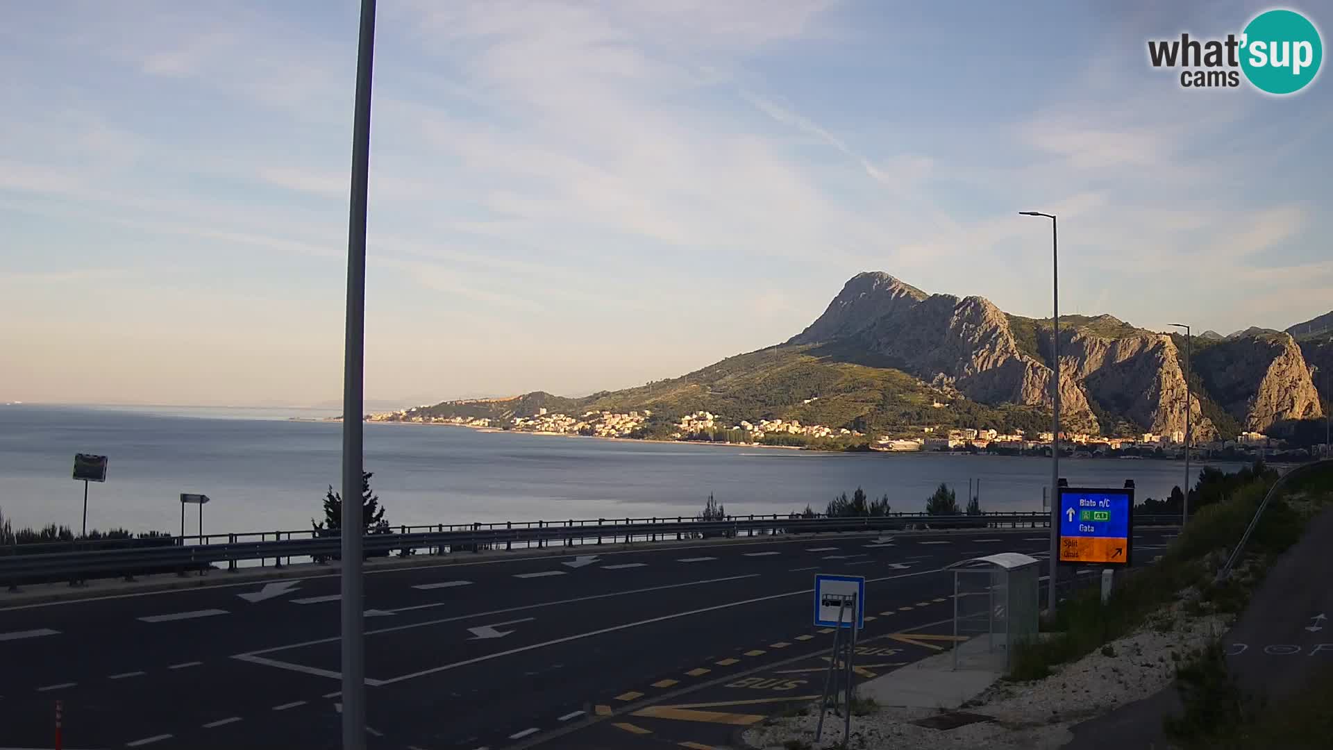 Webcam Omiš – Panorama della città e la foce del fiume Cetina