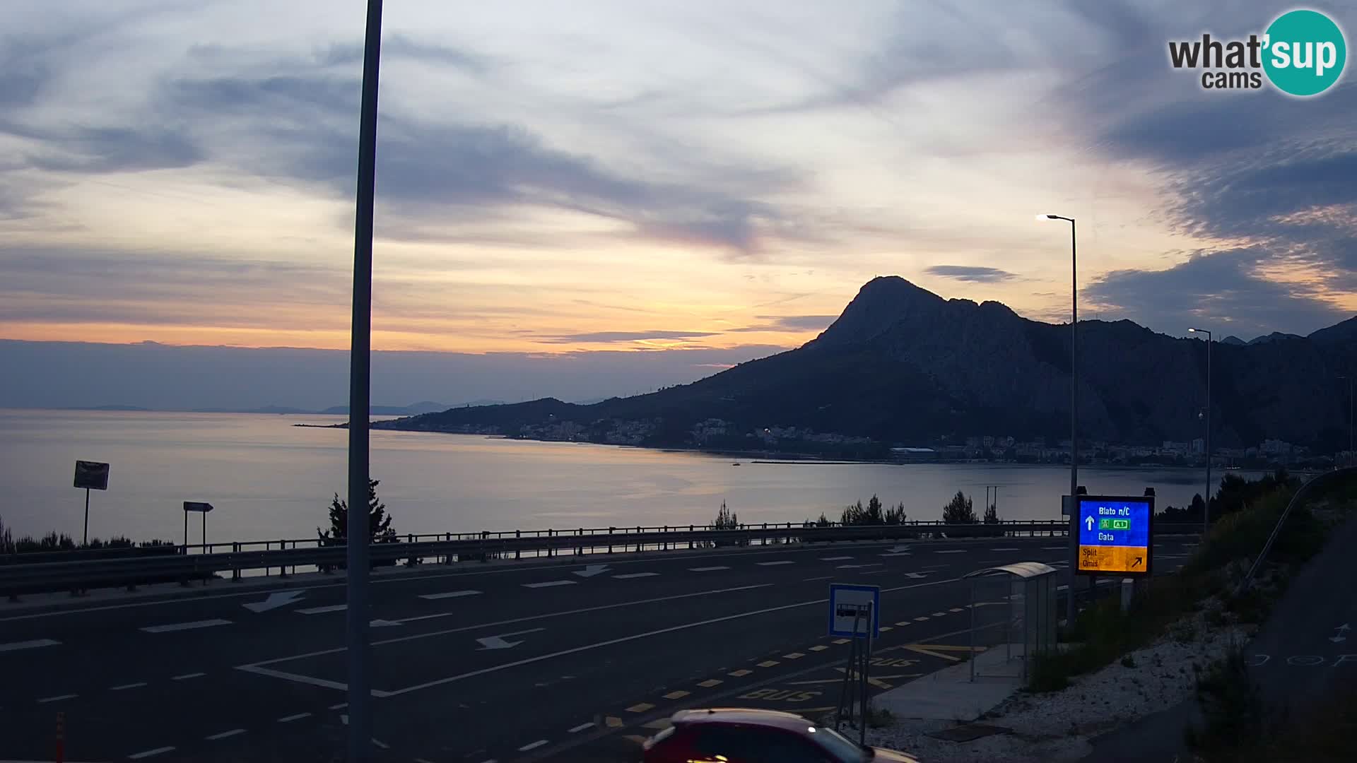 Kamera Omiš – Pogled na mesto in ustje reke Cetina