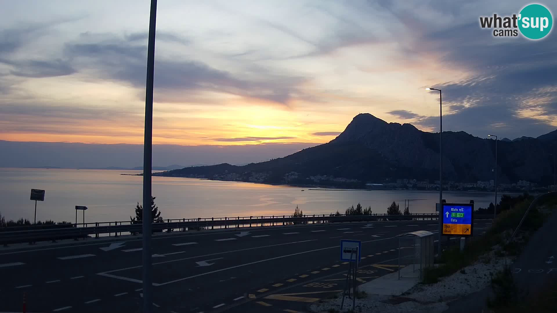 Webcam Omiš – Panorama della città e la foce del fiume Cetina