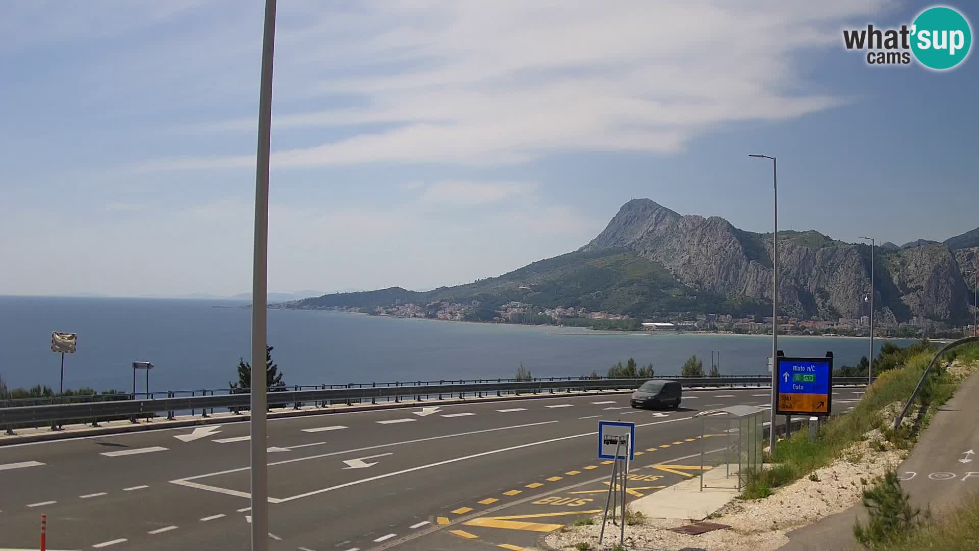 Webcam Omiš – Panorama della città e la foce del fiume Cetina
