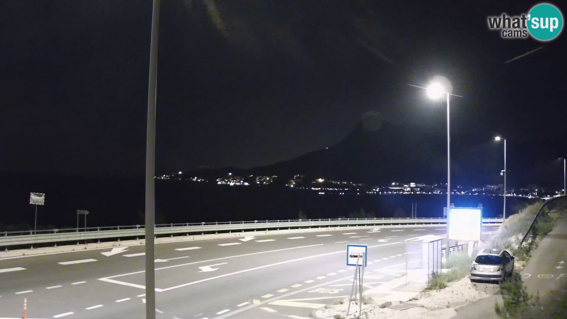 Web kamera Omiš – Pogled grada i ušće Cetine