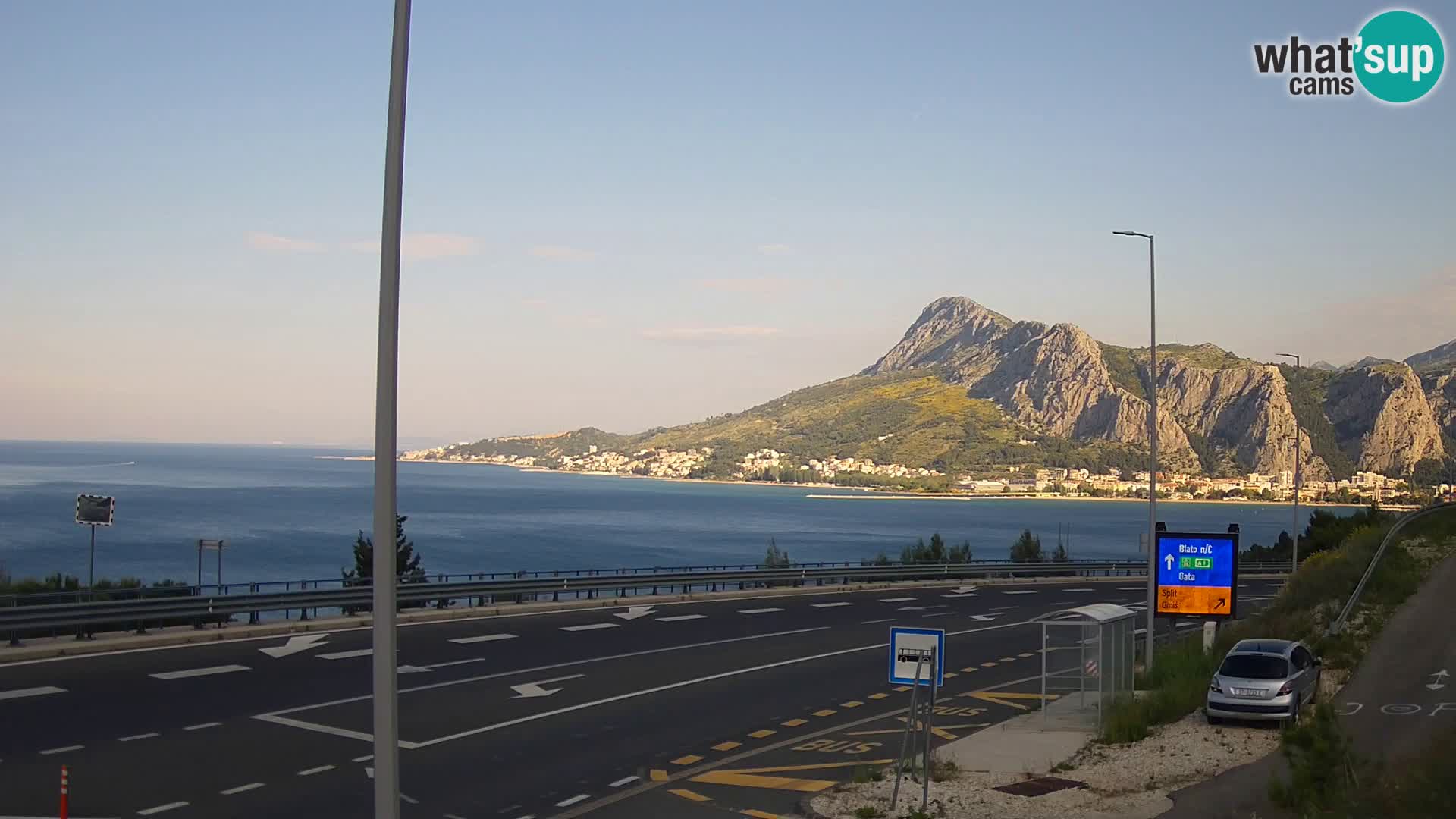 Web kamera Omiš – Pogled grada i ušće Cetine