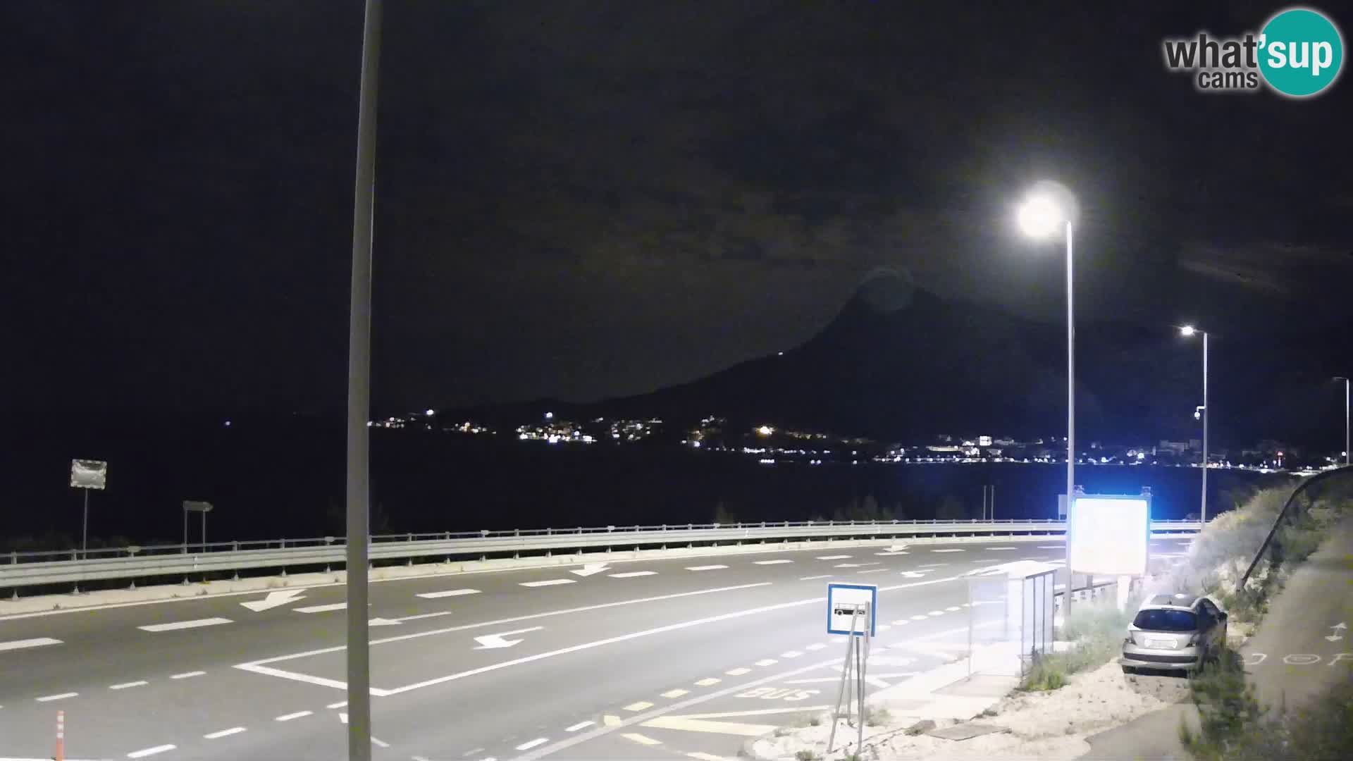 Kamera Omiš – Pogled na mesto in ustje reke Cetina
