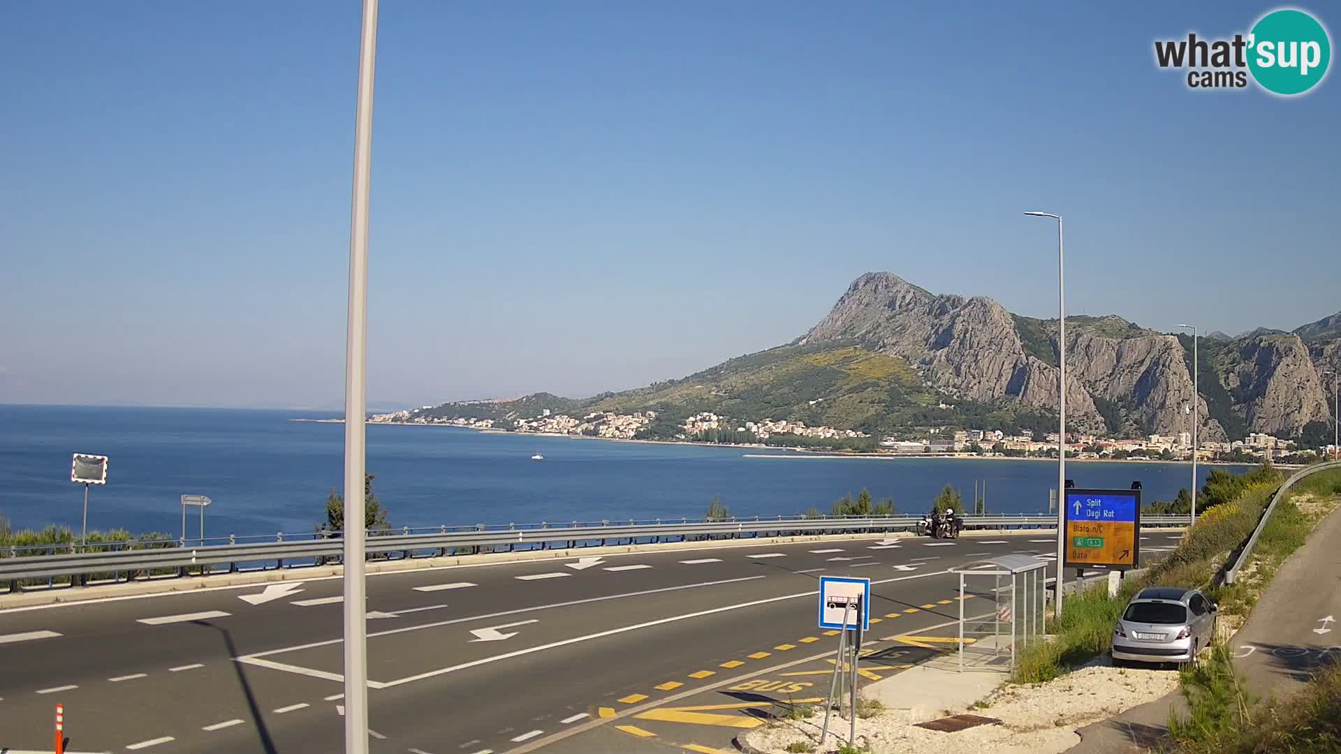 Kamera Omiš – Pogled na mesto in ustje reke Cetina