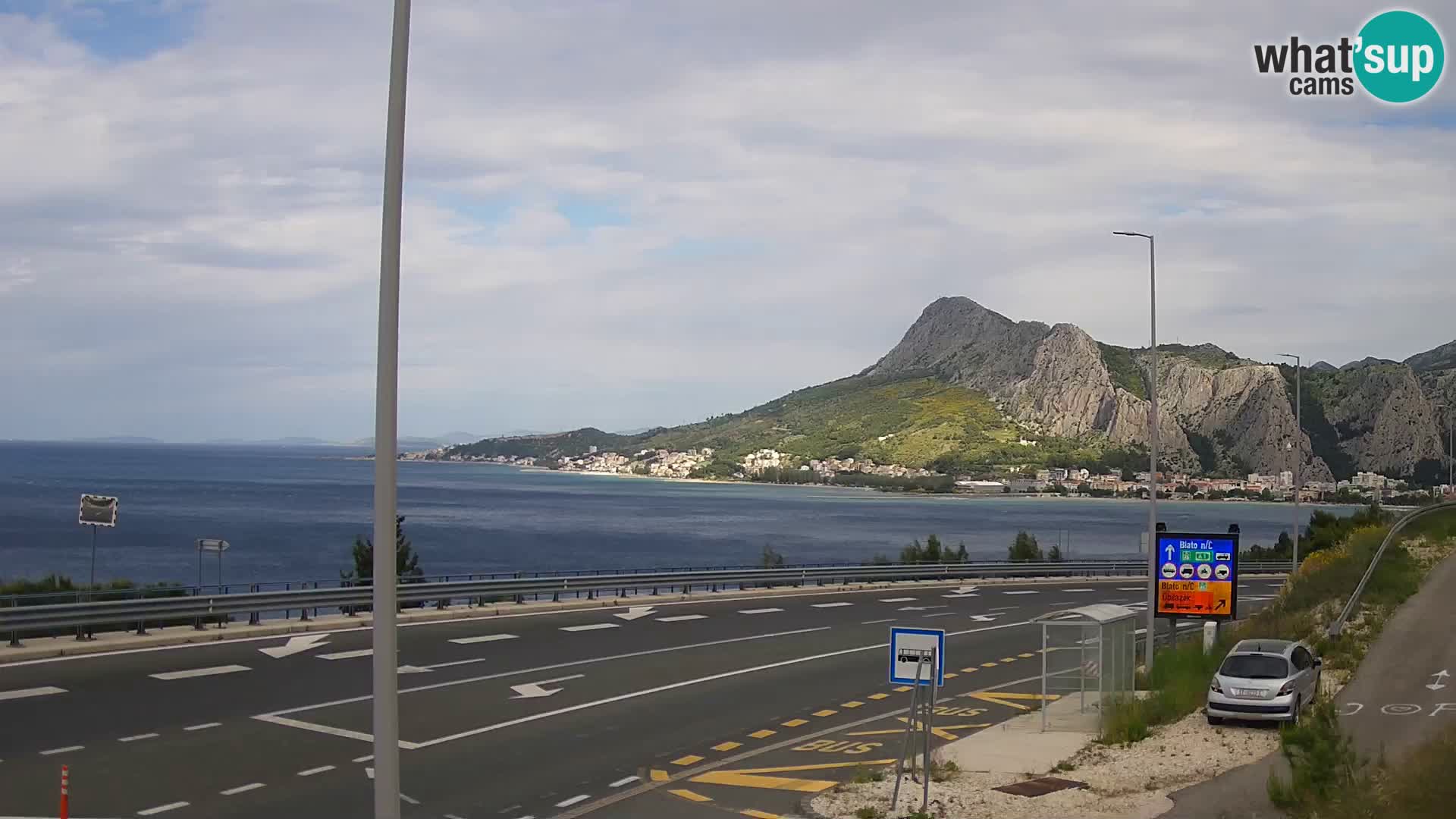 Kamera Omiš – Pogled na mesto in ustje reke Cetina