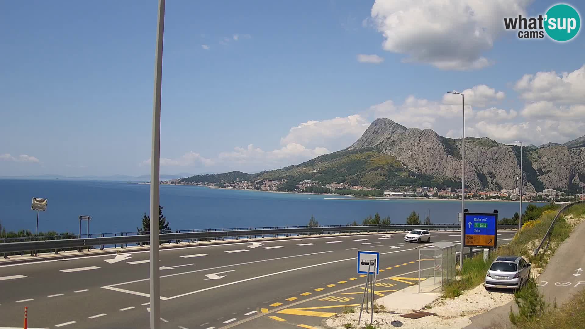 Web kamera Omiš – Pogled grada i ušće Cetine