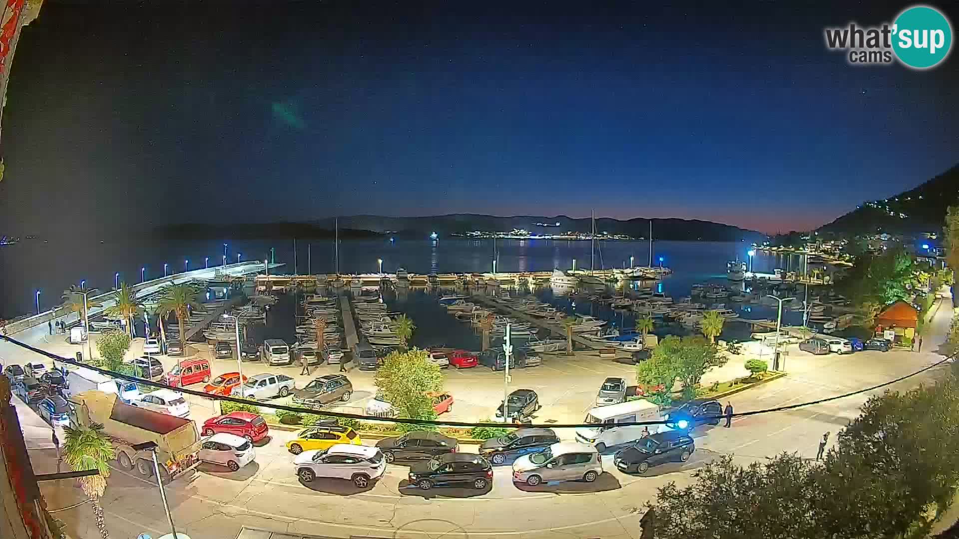 Web kamera Orebić Riva – Trajekt za Korčulu uživo