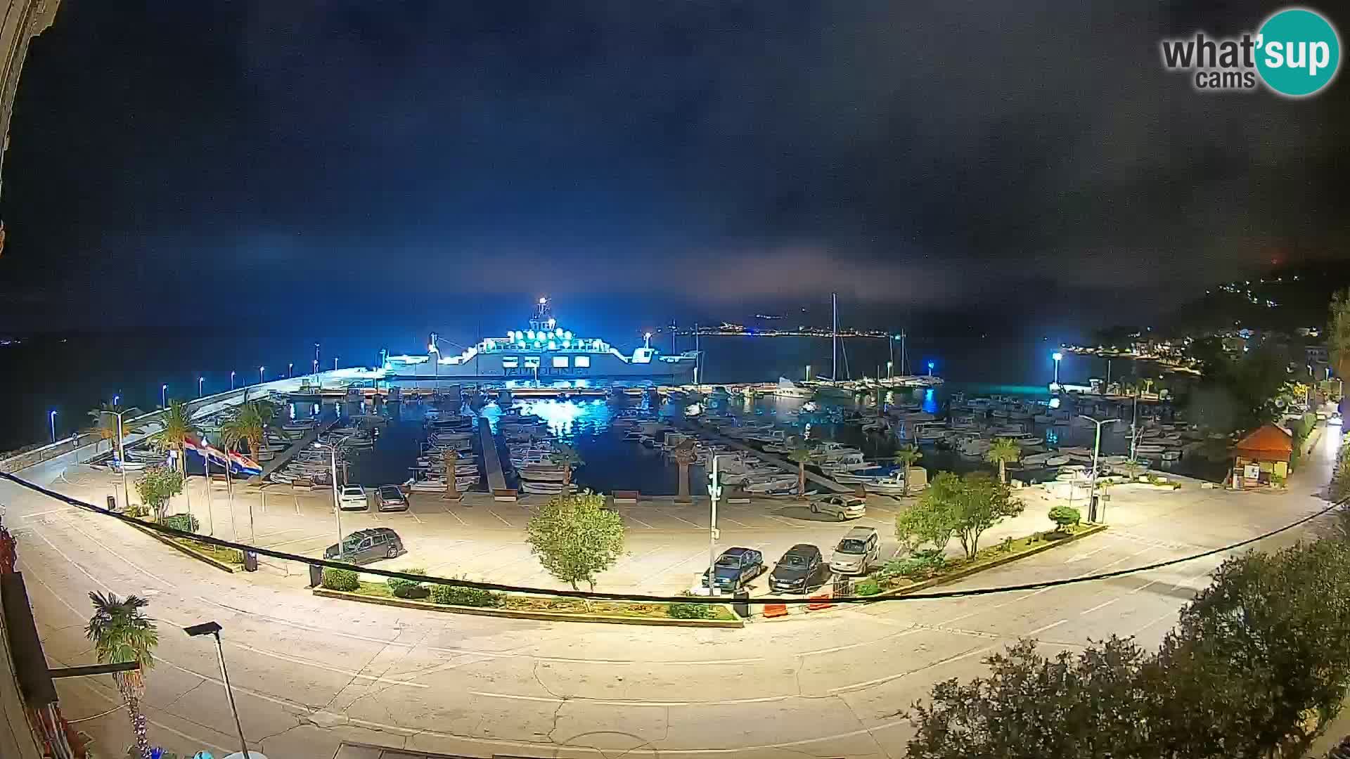 Web kamera Orebić Riva – Trajekt za Korčulu uživo