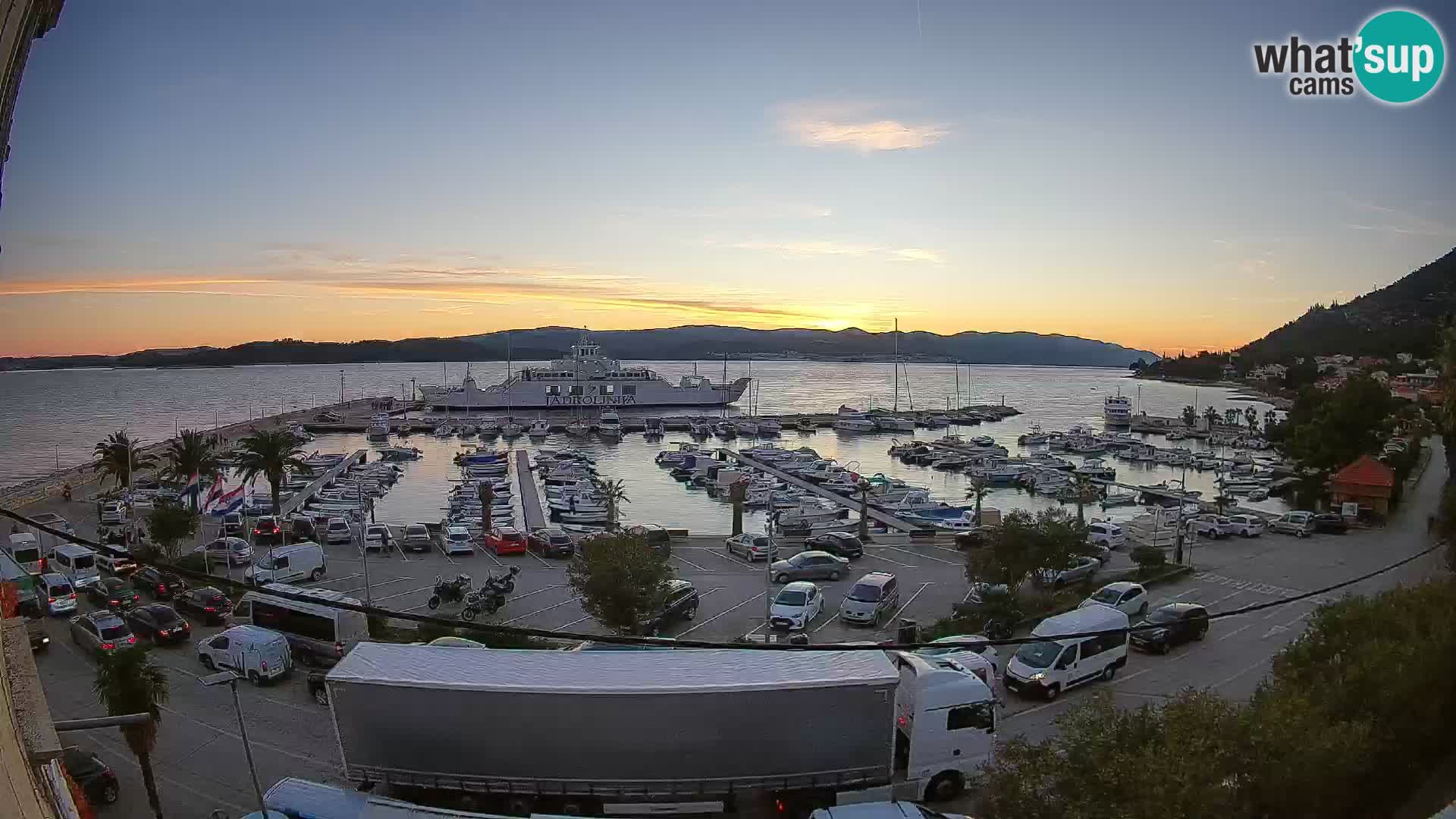Web kamera Orebić Riva – Trajekt za Korčulu uživo
