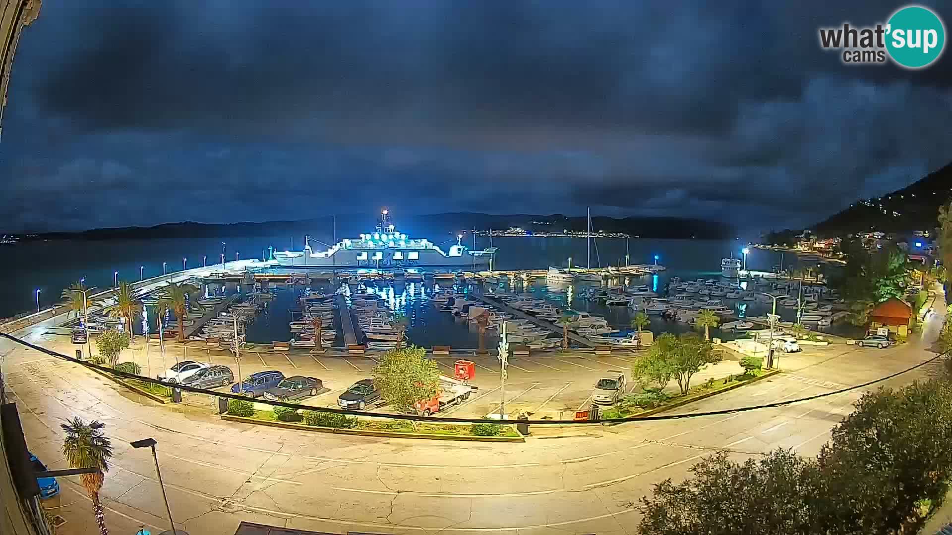 Web kamera Orebić Riva – Trajekt za Korčulu uživo