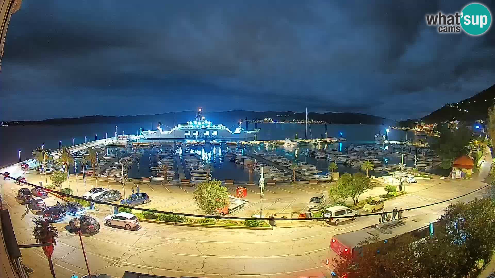 Web kamera Orebić Riva – Trajekt za Korčulu uživo