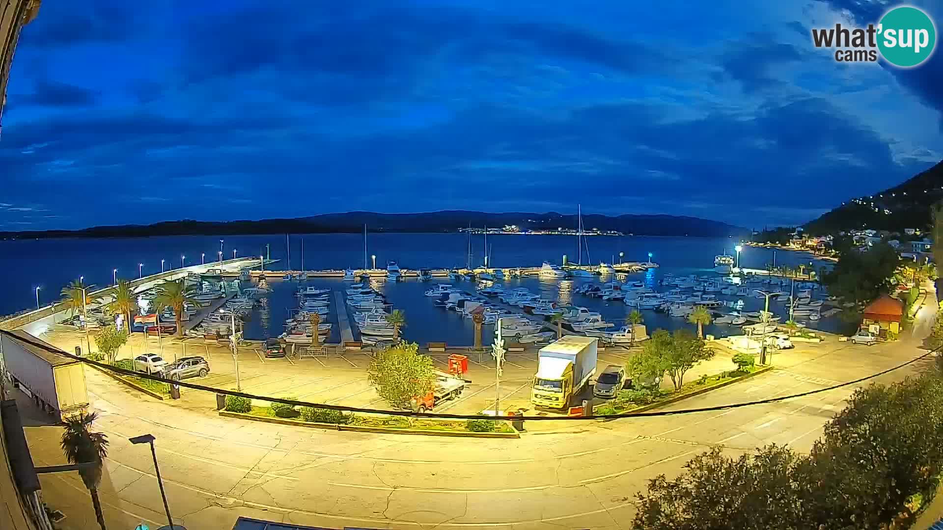 Web kamera Orebić Riva – Trajekt za Korčulu uživo