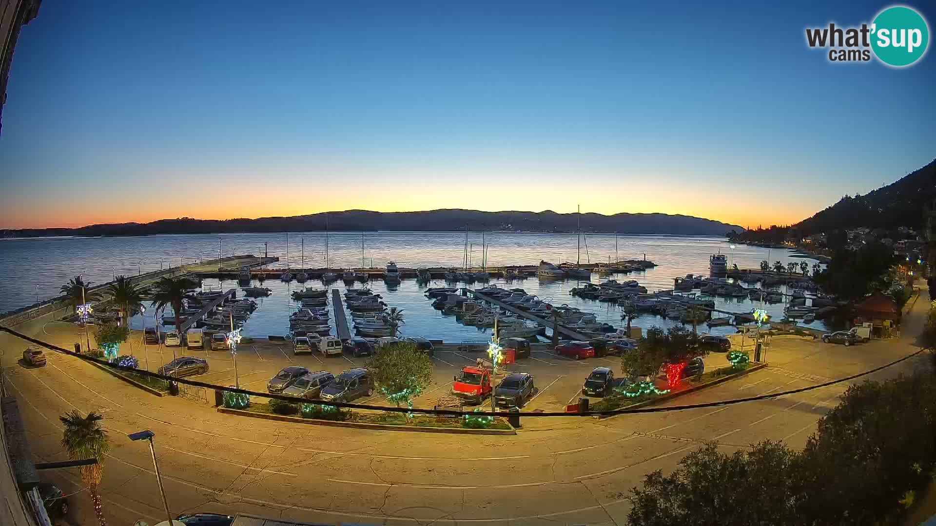 Web kamera Orebić Riva – Trajekt za Korčulu uživo