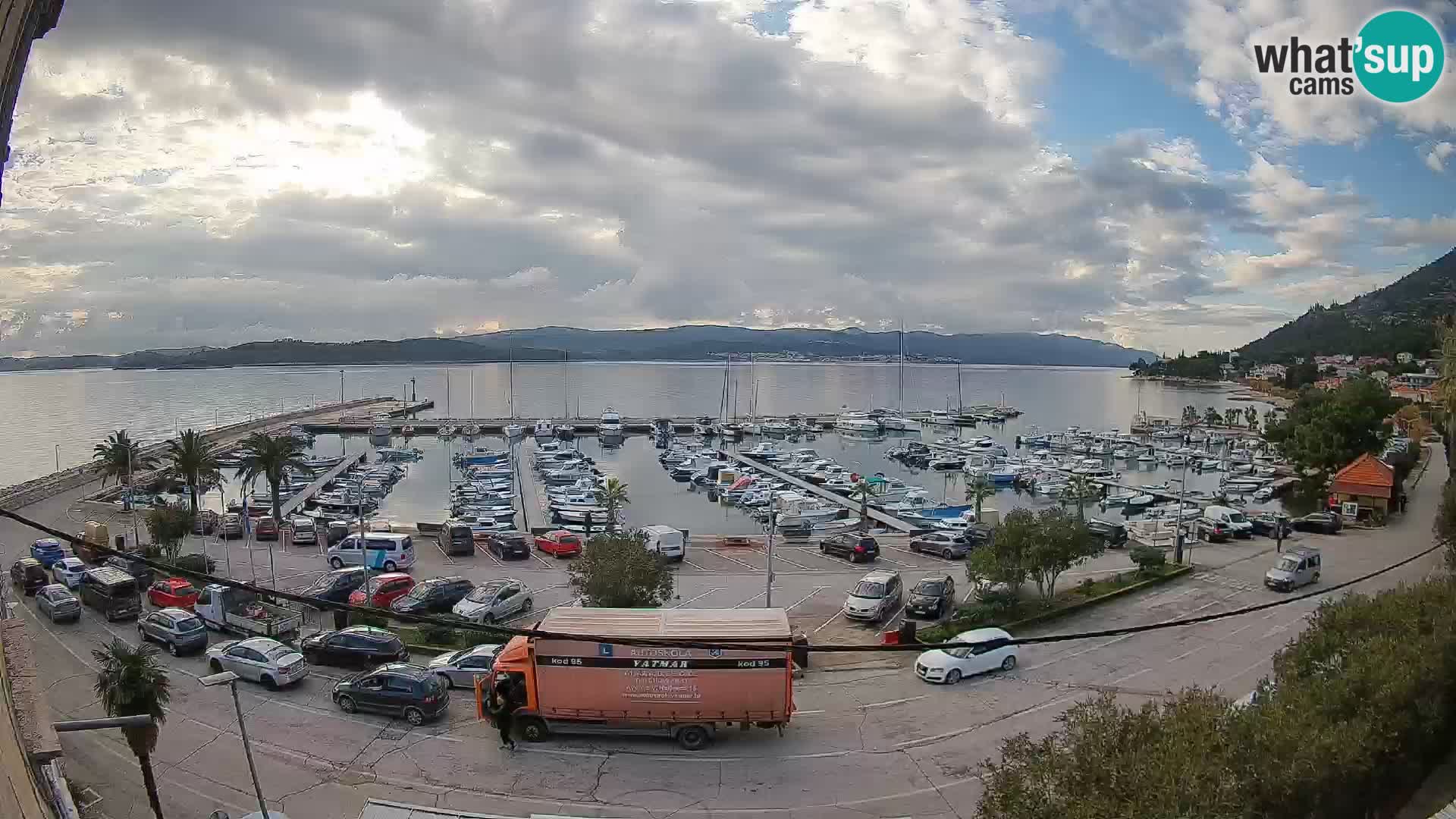 Web kamera Orebić Riva – Trajekt za Korčulu uživo