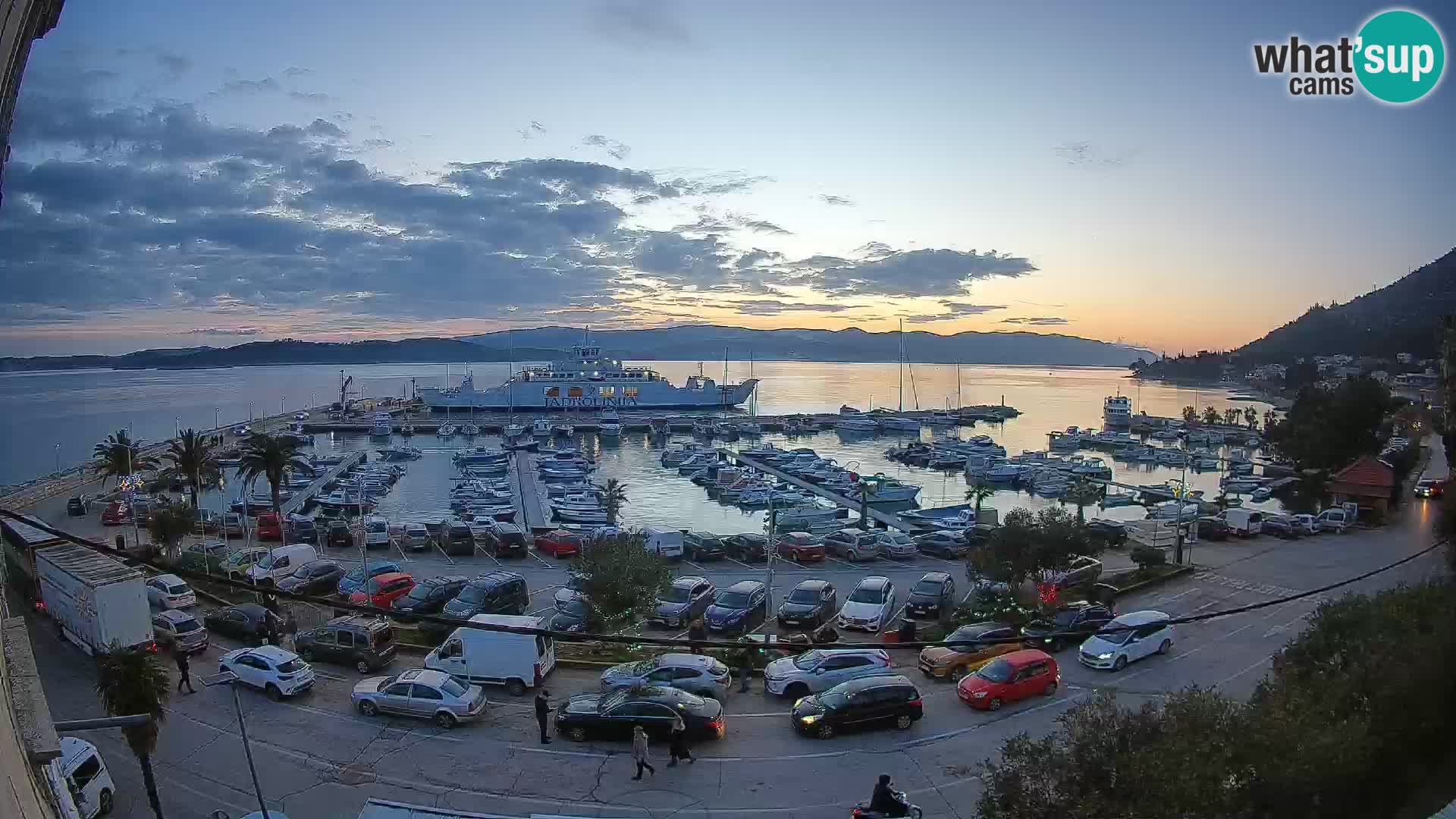 Web kamera Orebić Riva – Trajekt za Korčulu uživo