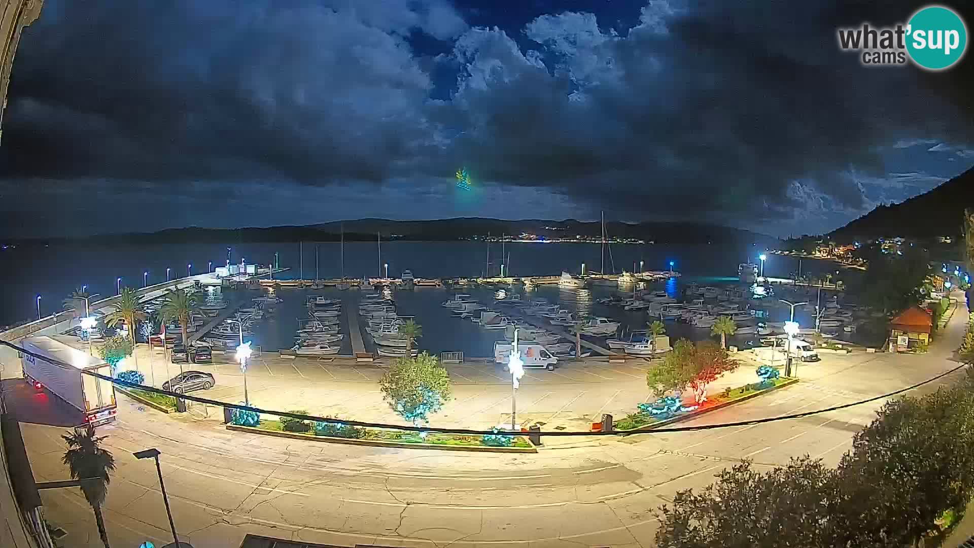 Web kamera Orebić Riva – Trajekt za Korčulu uživo