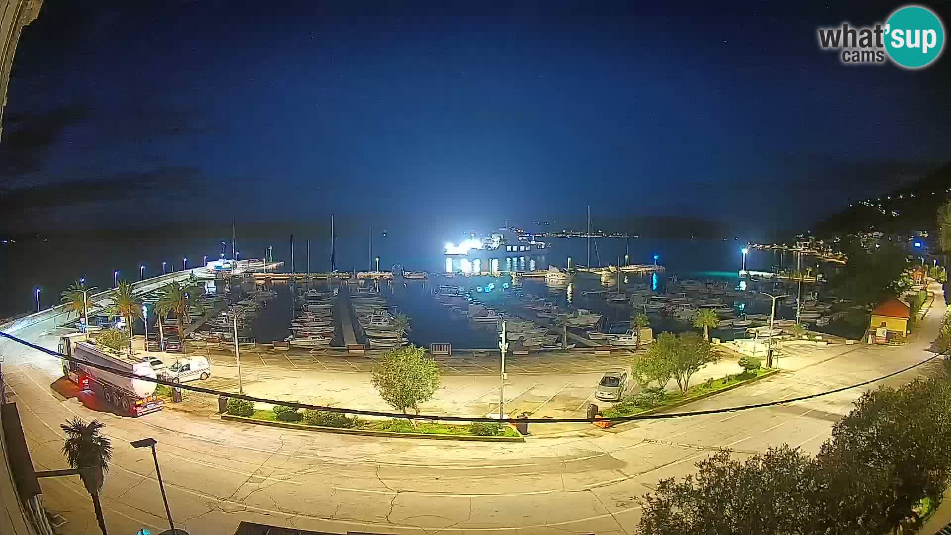 Web kamera Orebić Riva – Trajekt za Korčulu uživo