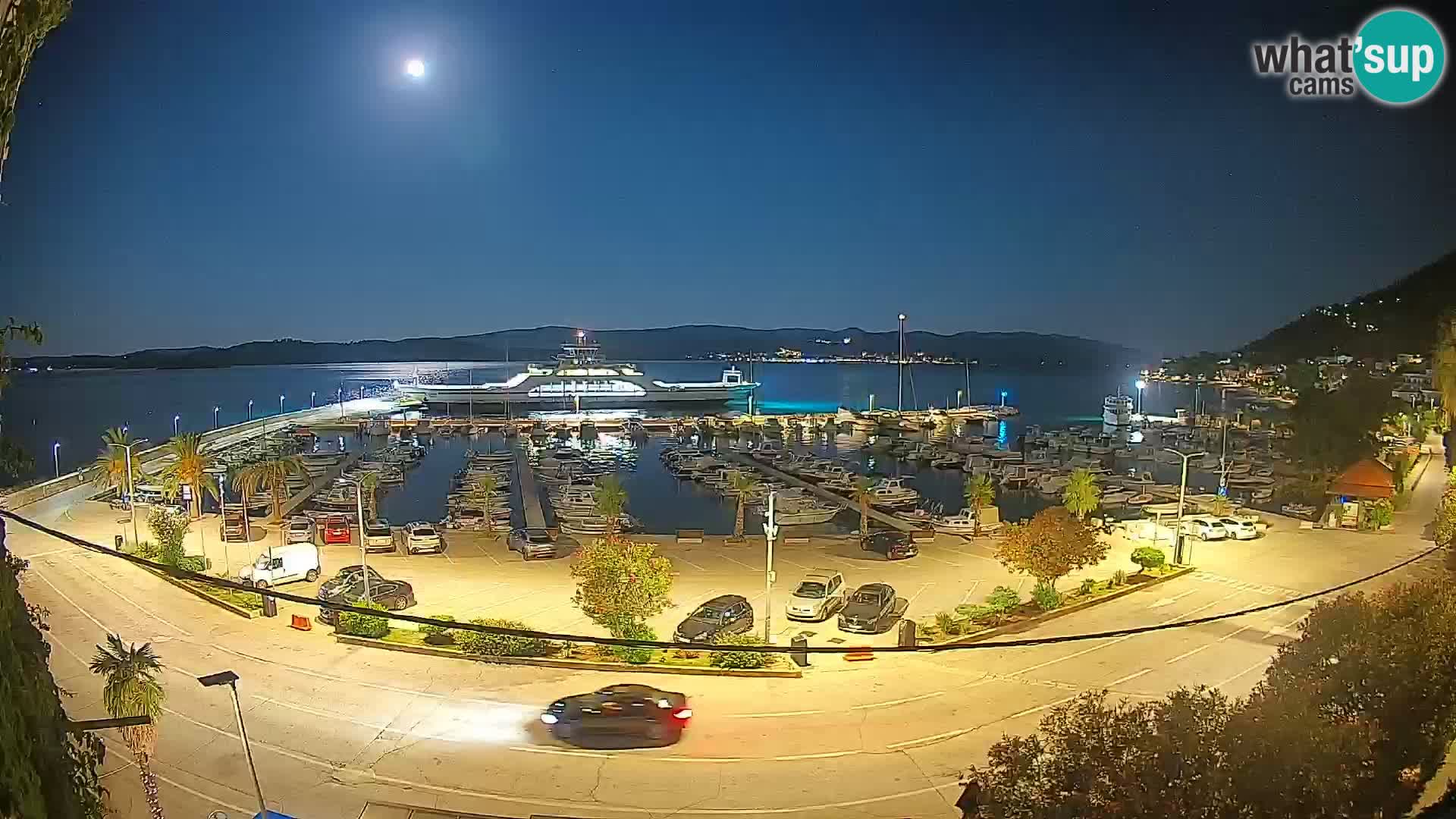 Web kamera Orebić Riva – Trajekt za Korčulu uživo