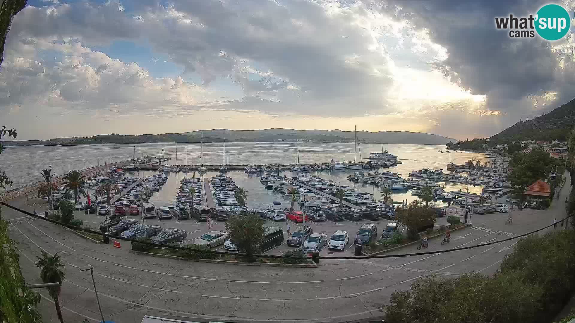 Web kamera Orebić Riva – Trajekt za Korčulu uživo