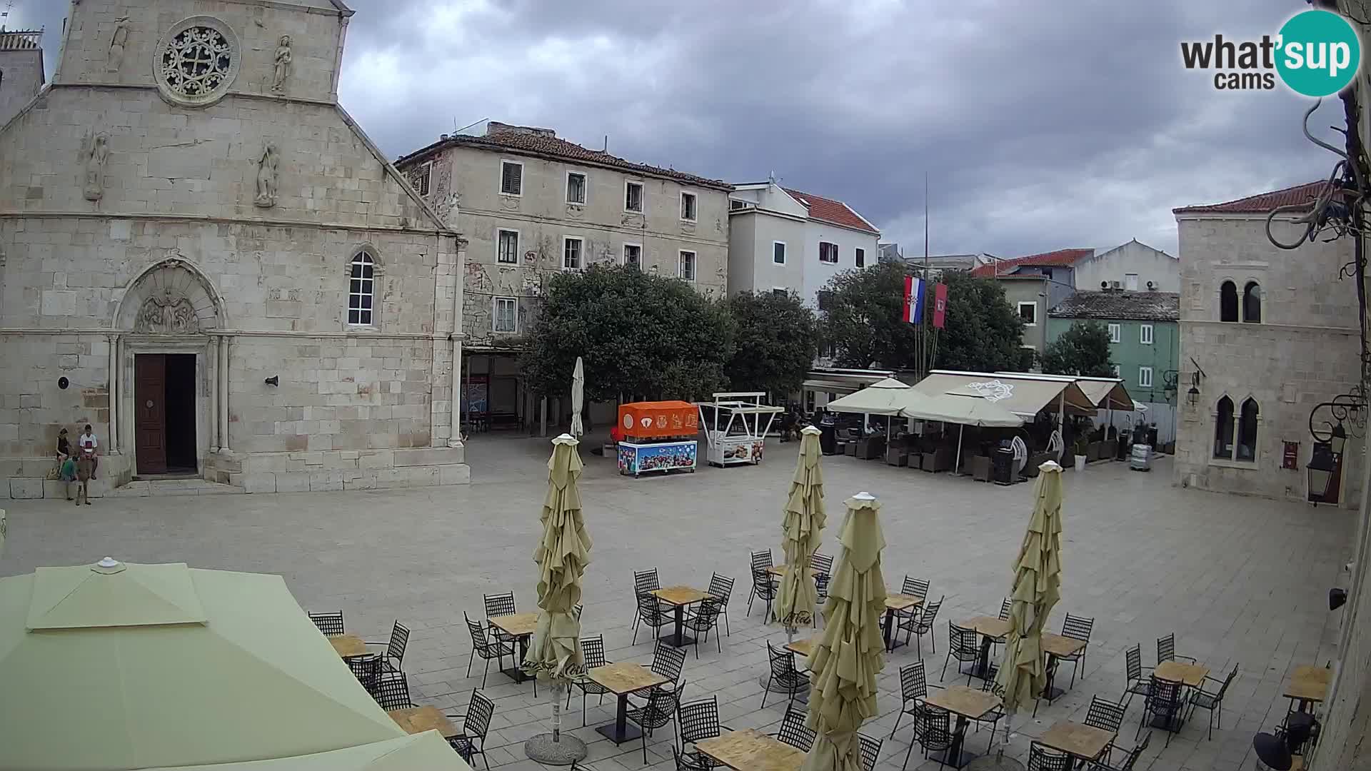 Pag livecam – piazza principale e la basilica di Santa María