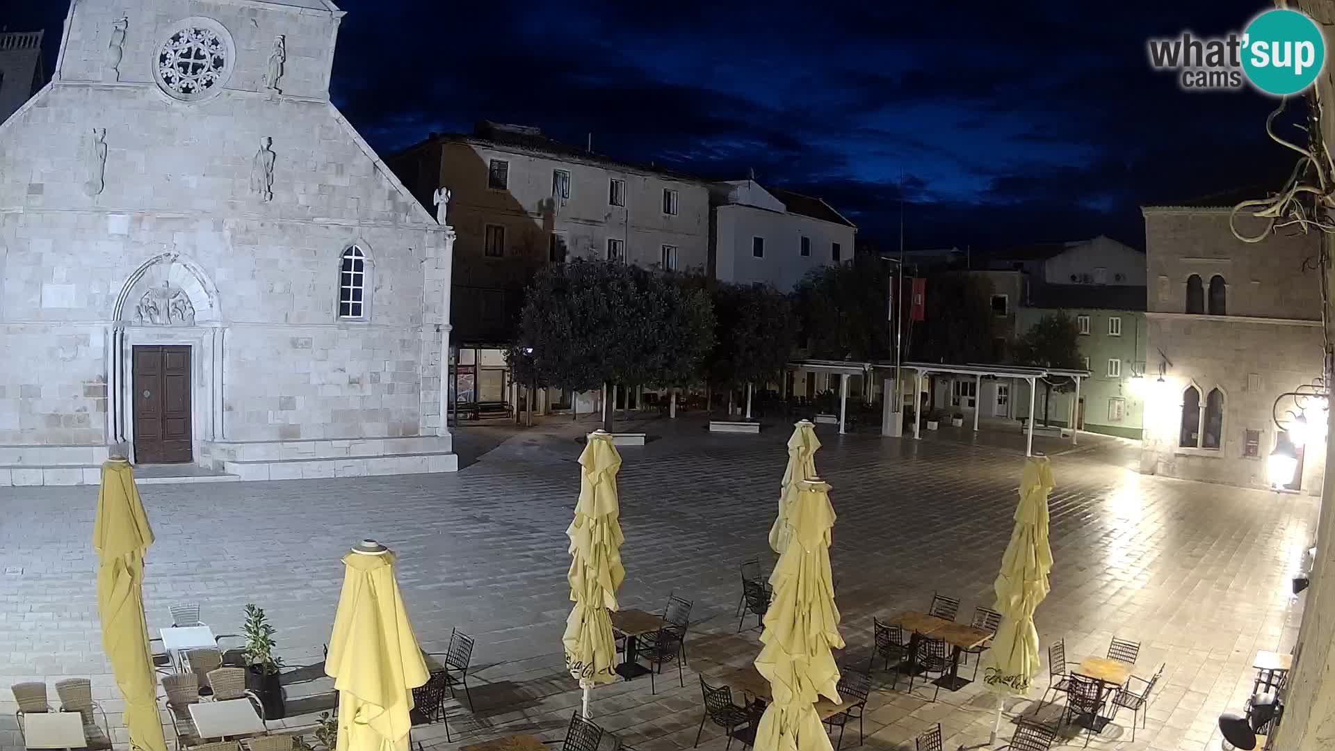 Pag livecam – piazza principale e la basilica di Santa María