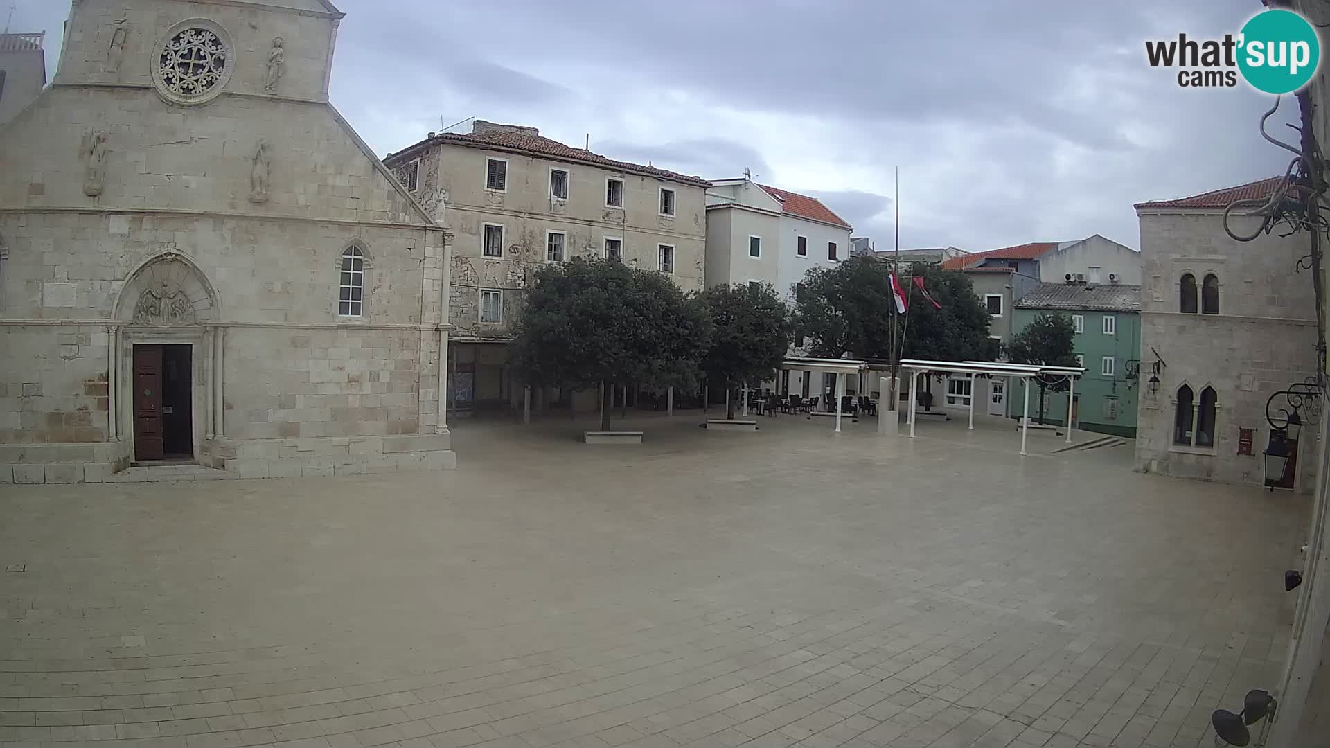 Pag livecam – piazza principale e la basilica di Santa María