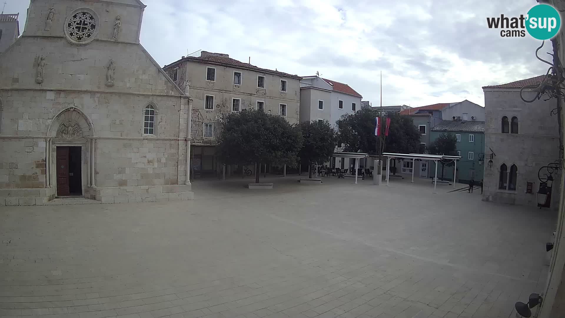 Pag livecam – piazza principale e la basilica di Santa María