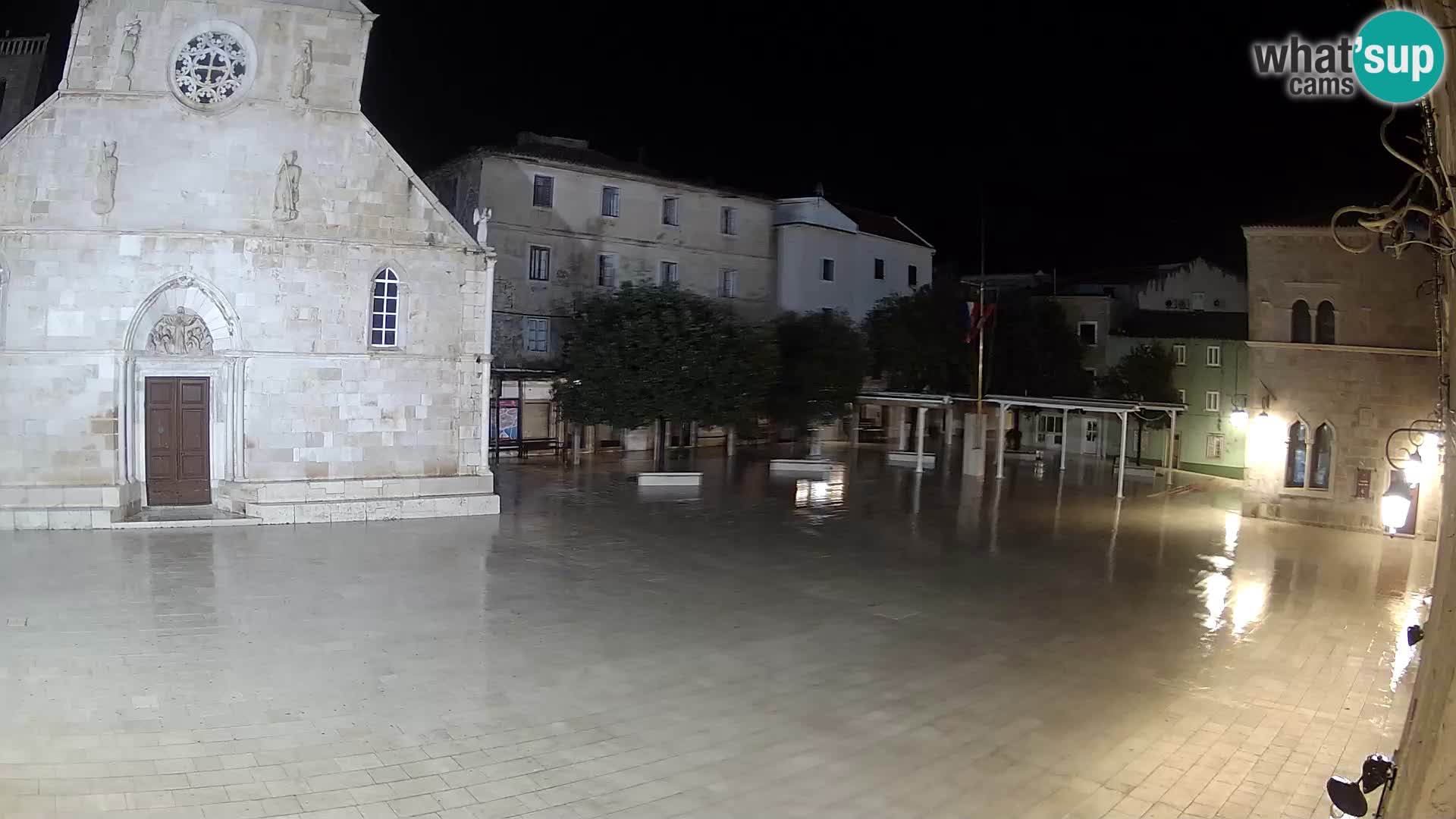 Pag livecam – piazza principale e la basilica di Santa María