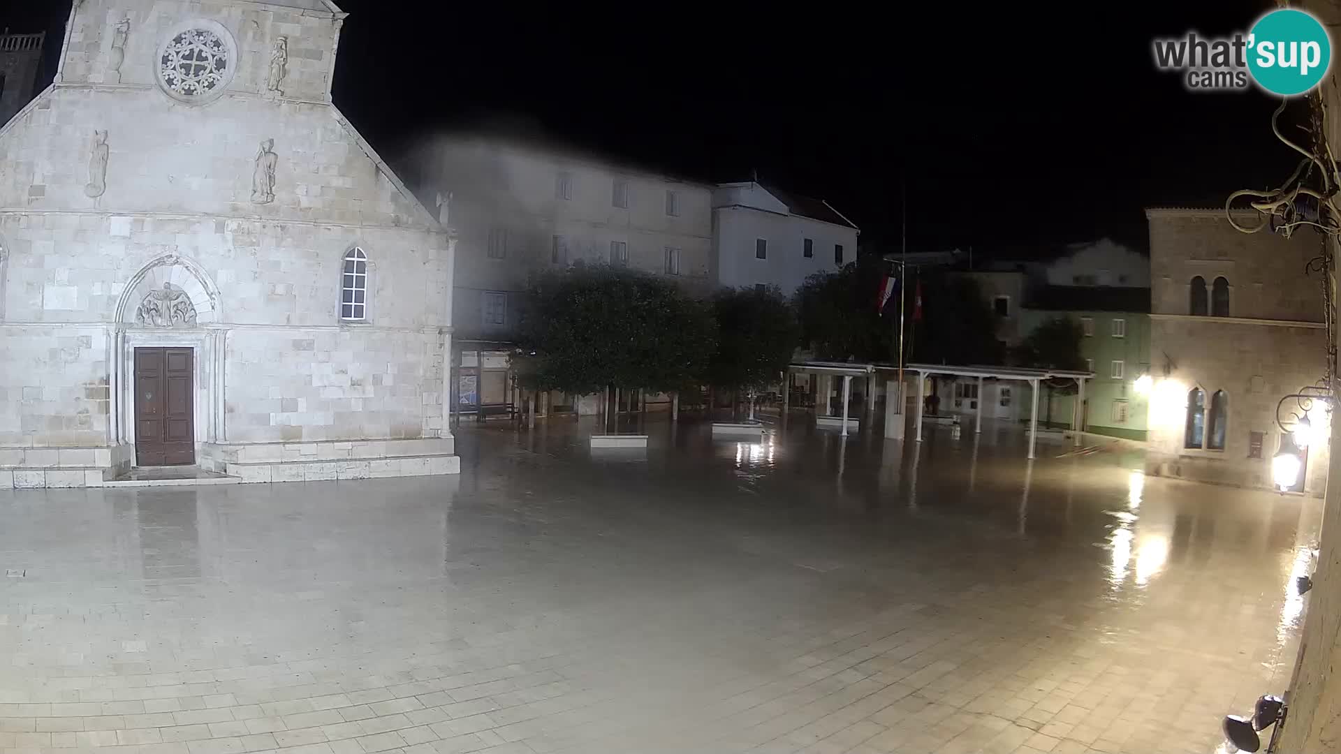 Pag livecam – piazza principale e la basilica di Santa María