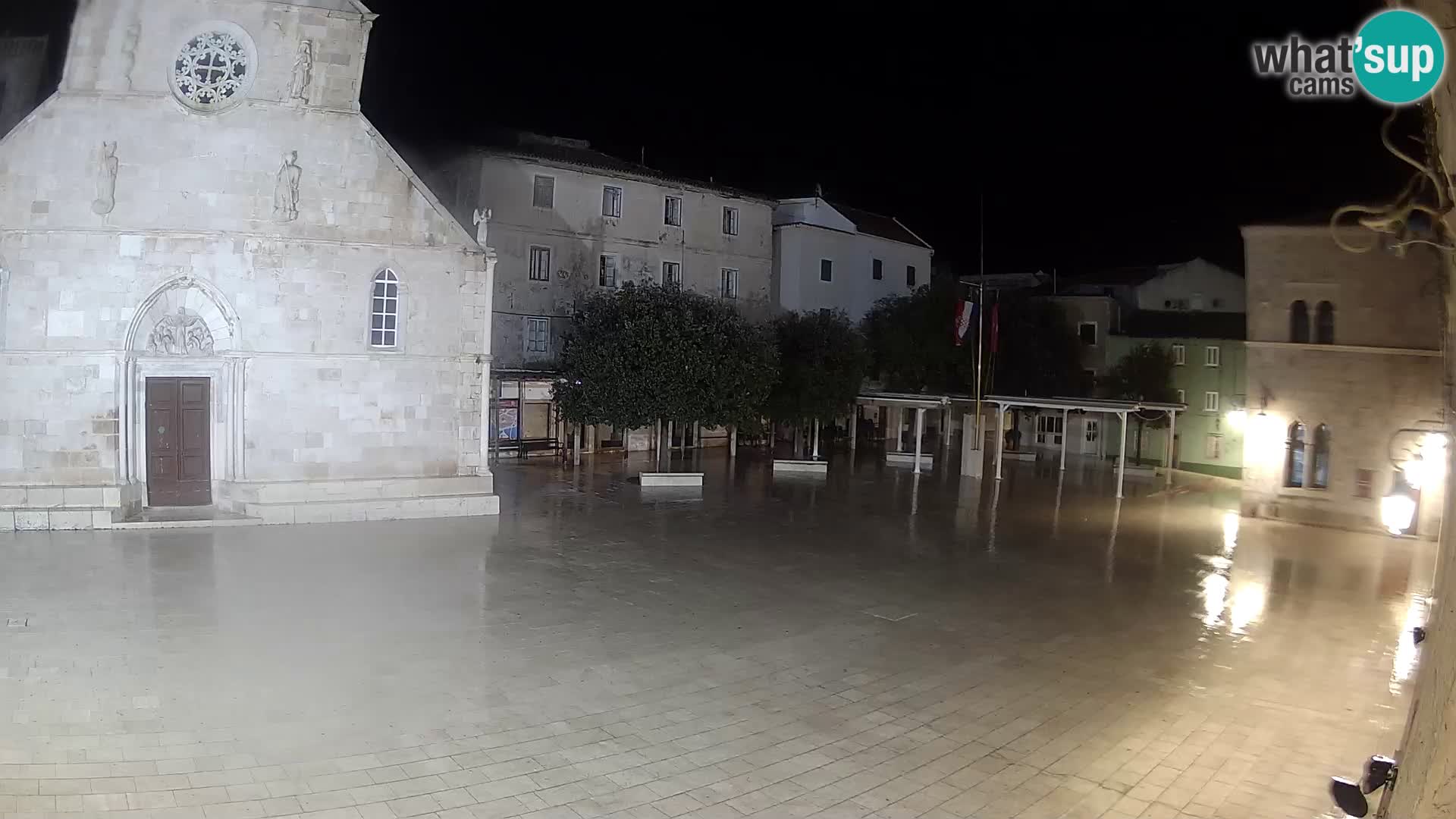 Pag livecam – piazza principale e la basilica di Santa María