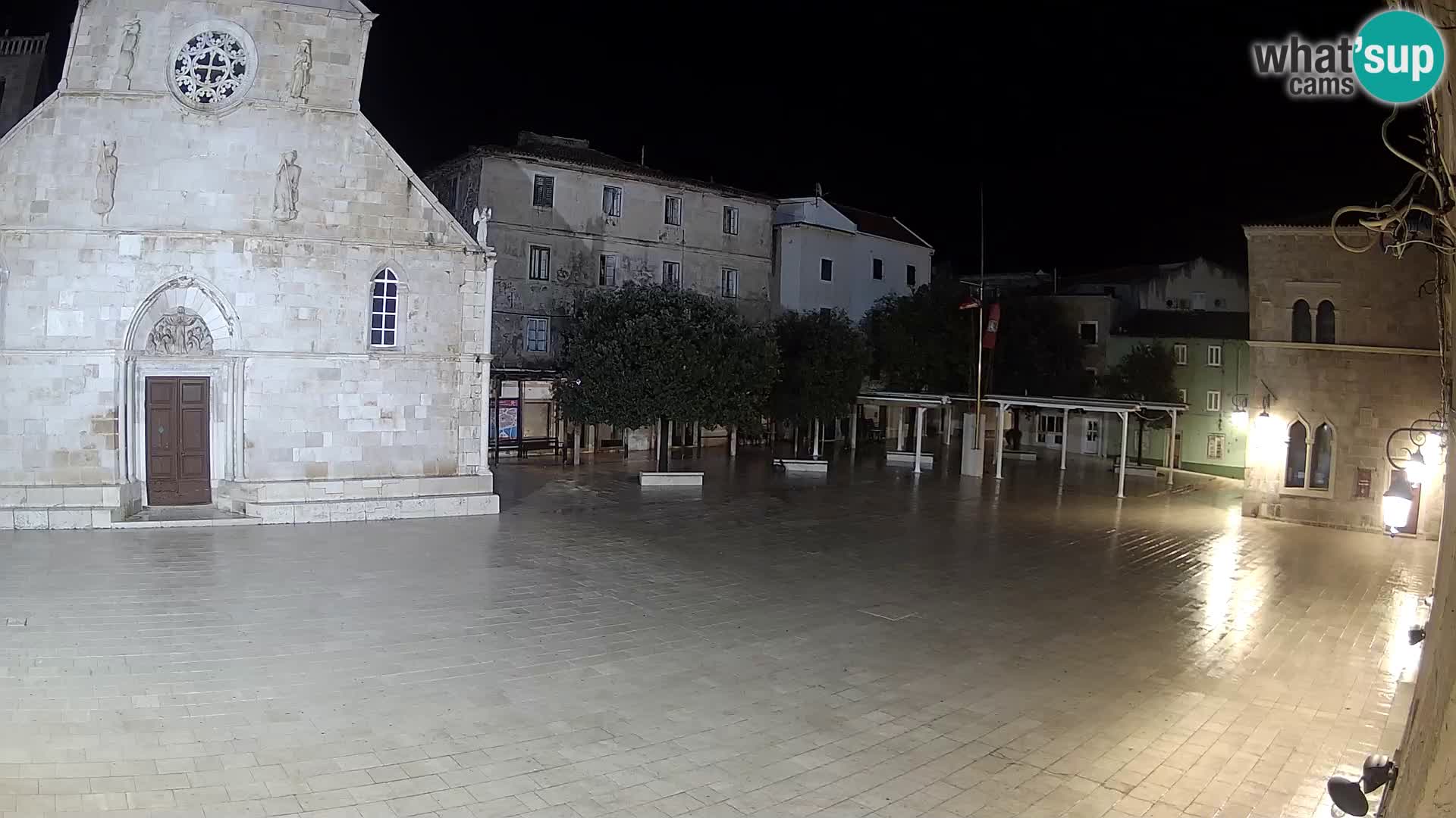 Pag livecam – piazza principale e la basilica di Santa María