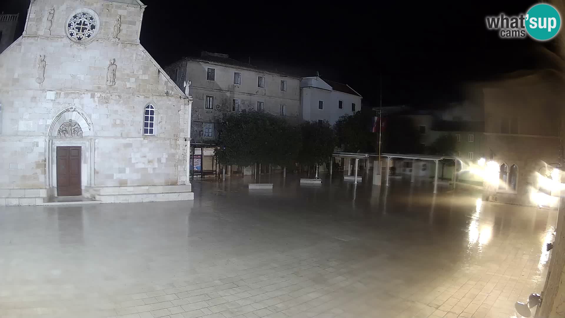 Pag livecam – piazza principale e la basilica di Santa María