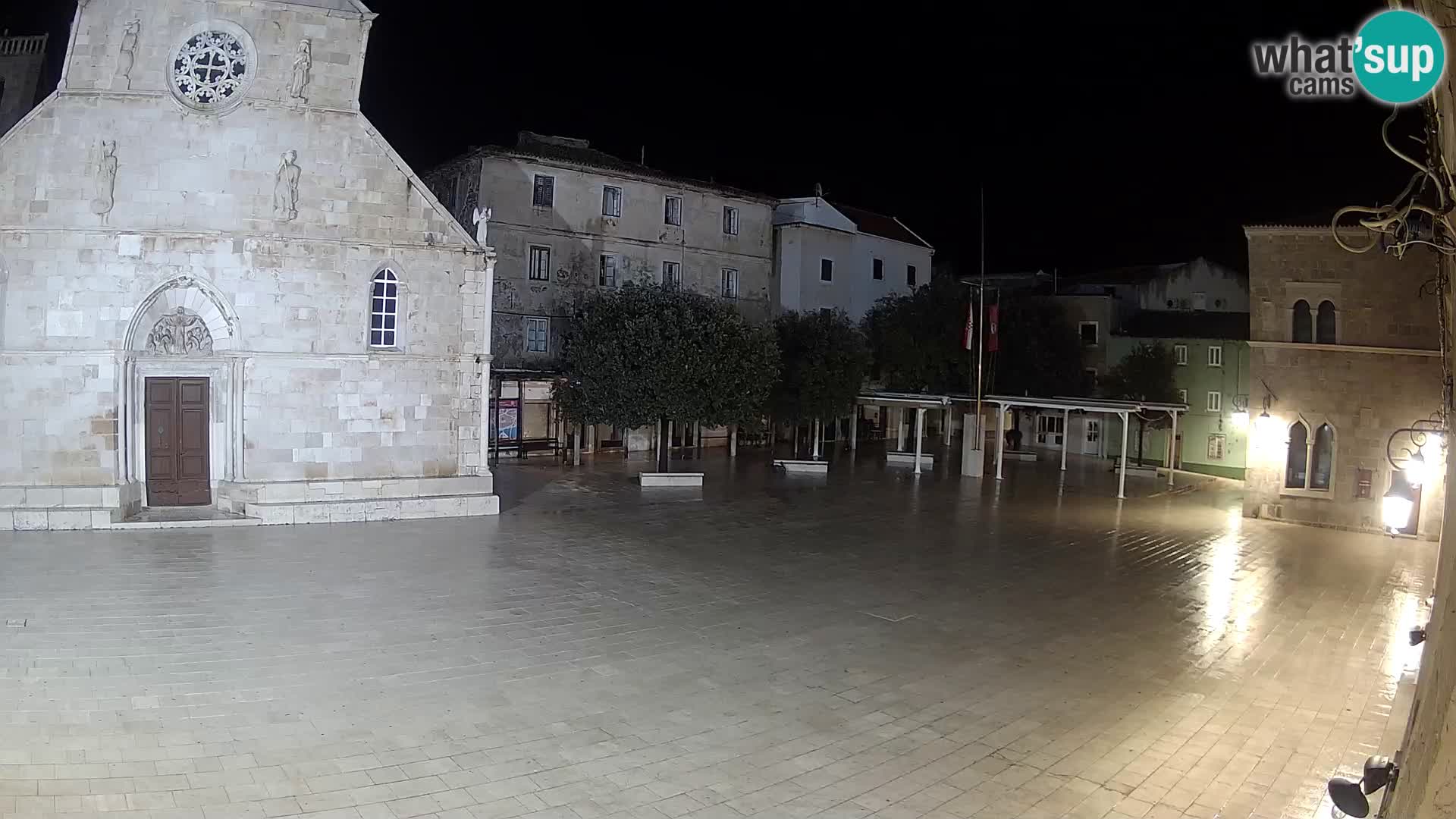 Pag livecam – piazza principale e la basilica di Santa María