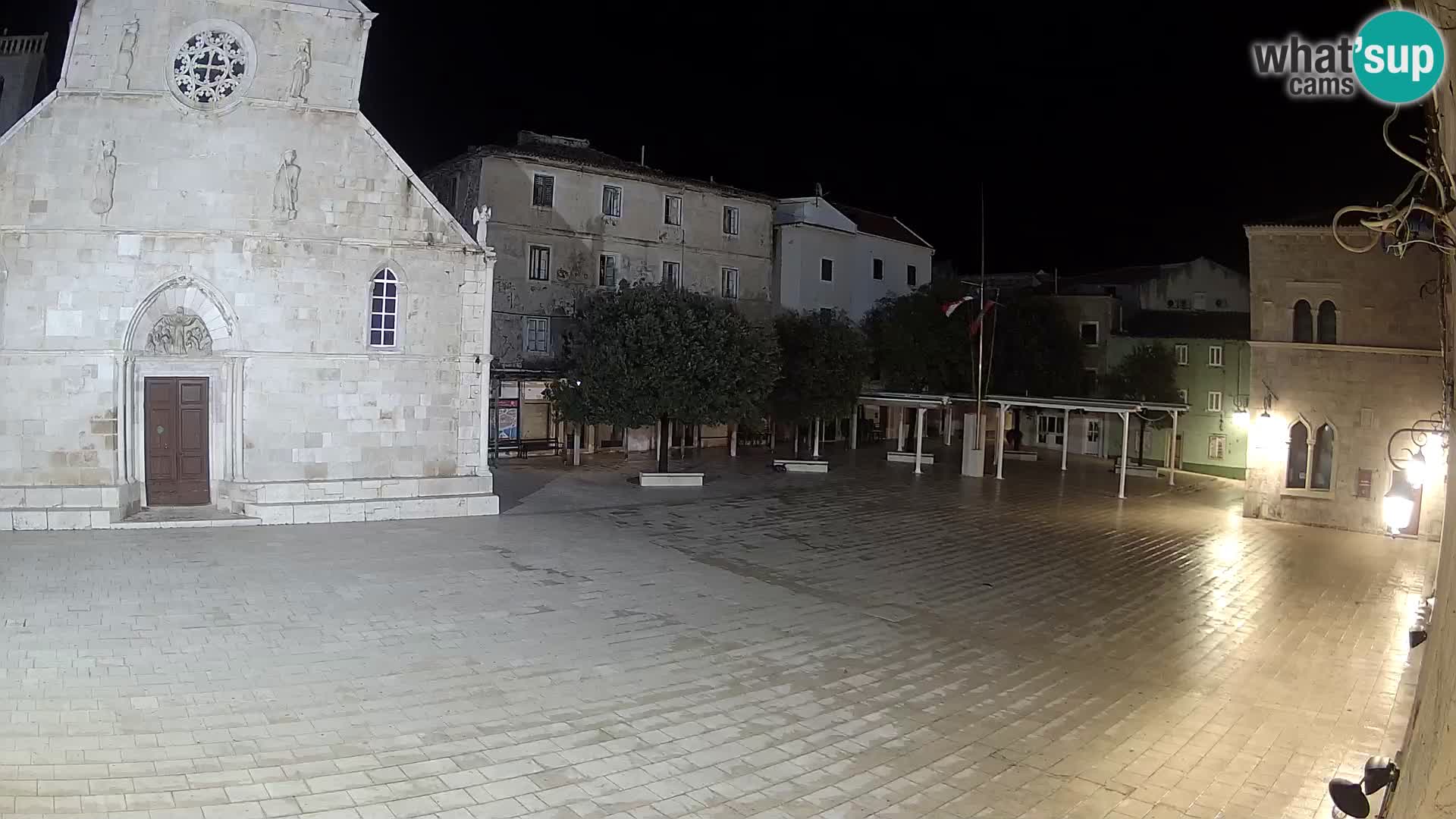 Pag livecam – piazza principale e la basilica di Santa María