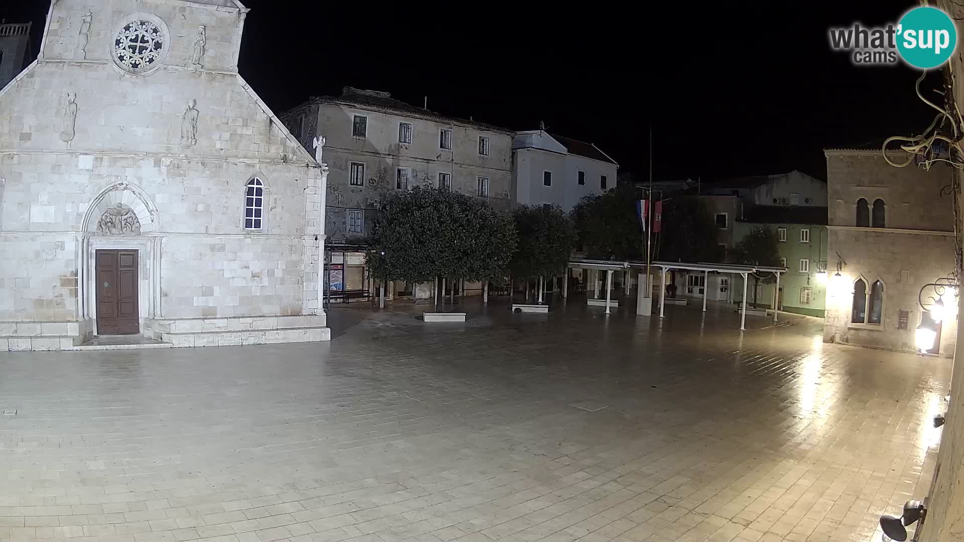 Pag livecam – piazza principale e la basilica di Santa María