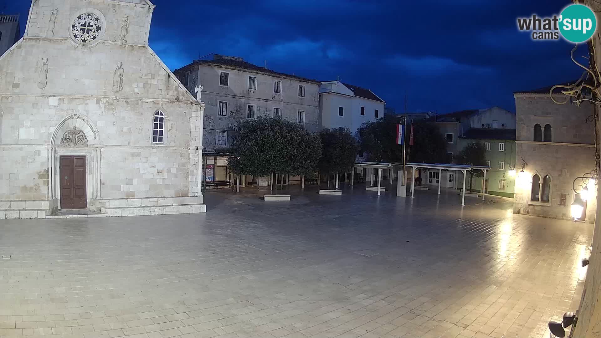 Pag livecam – piazza principale e la basilica di Santa María