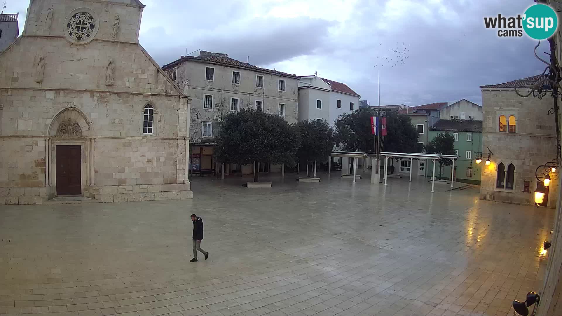 Pag livecam – piazza principale e la basilica di Santa María