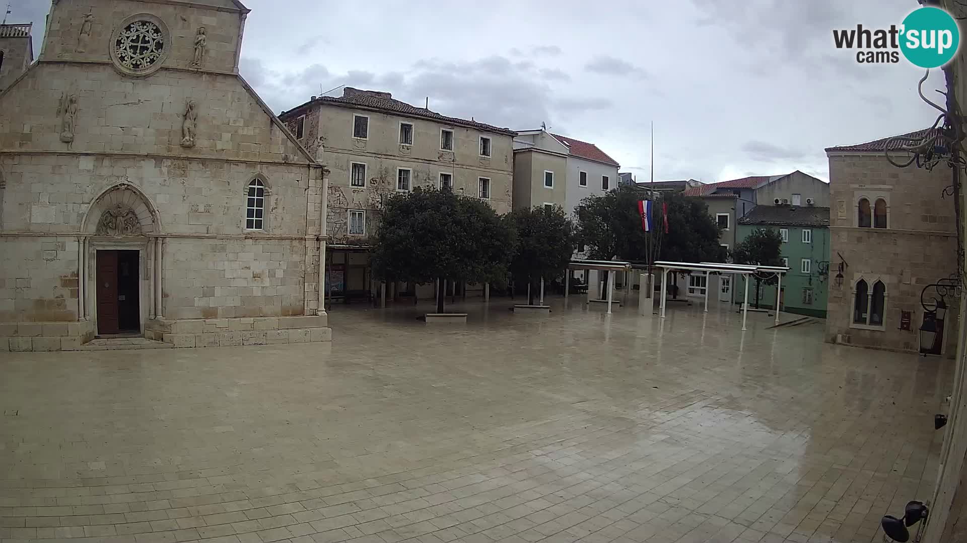 Pag livecam – piazza principale e la basilica di Santa María