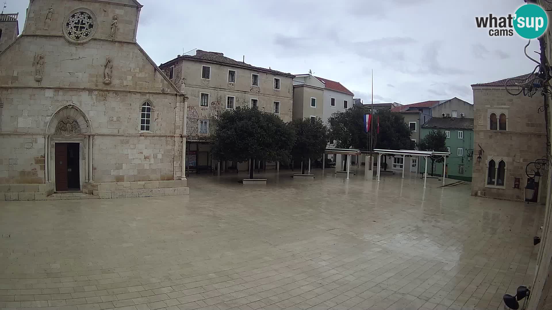 Pag livecam – piazza principale e la basilica di Santa María