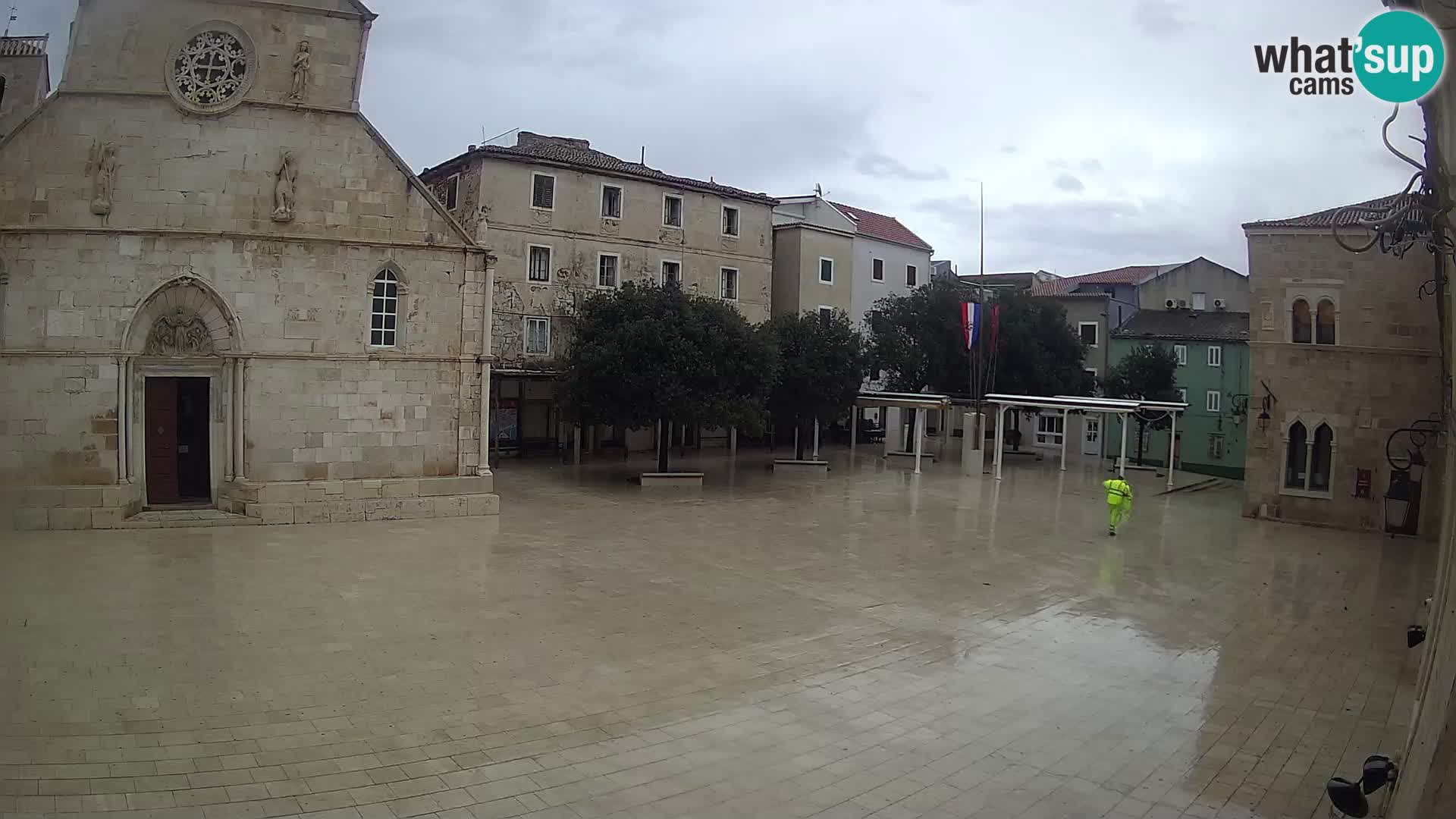 Pag livecam – piazza principale e la basilica di Santa María