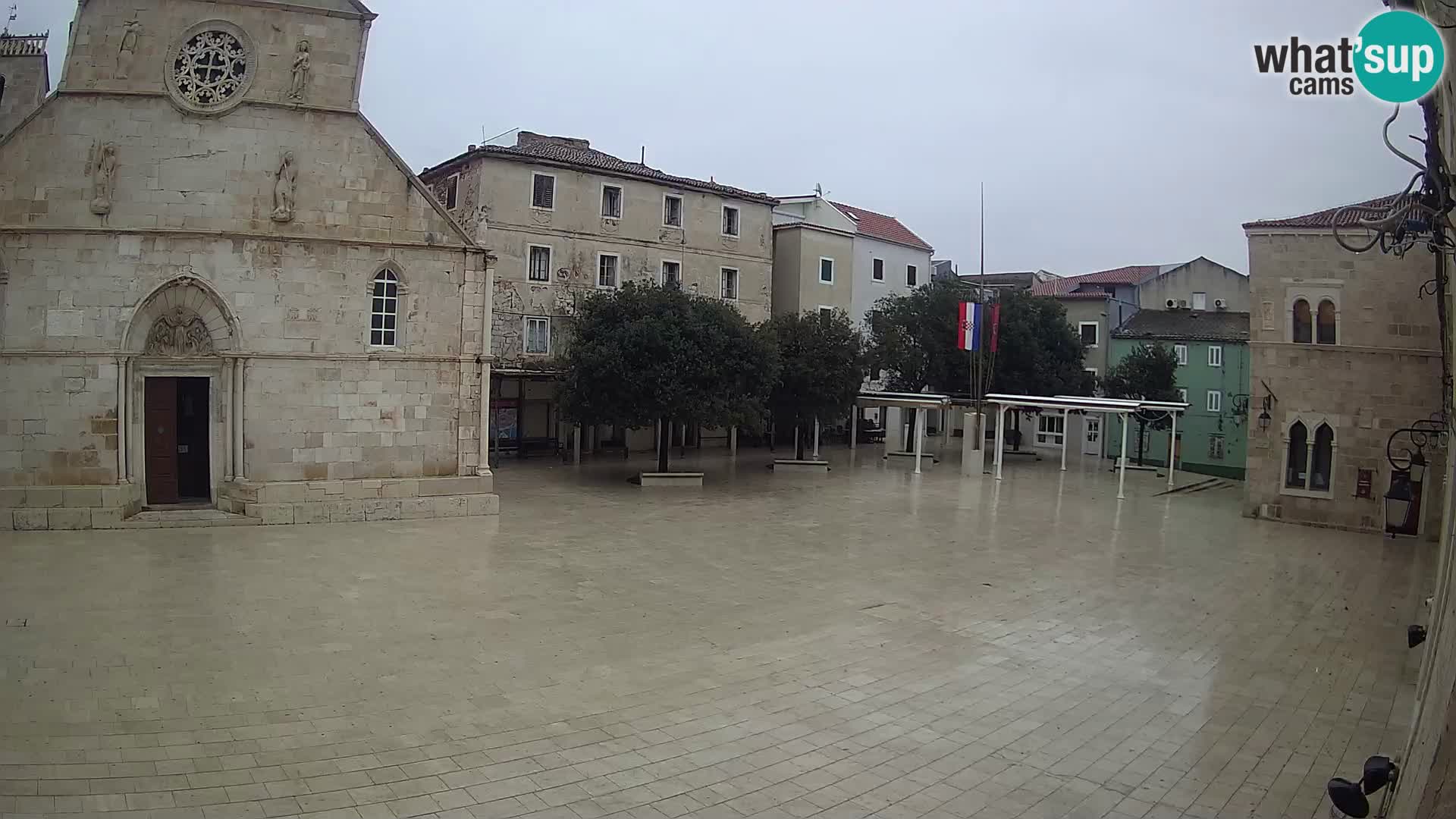 Pag livecam – piazza principale e la basilica di Santa María